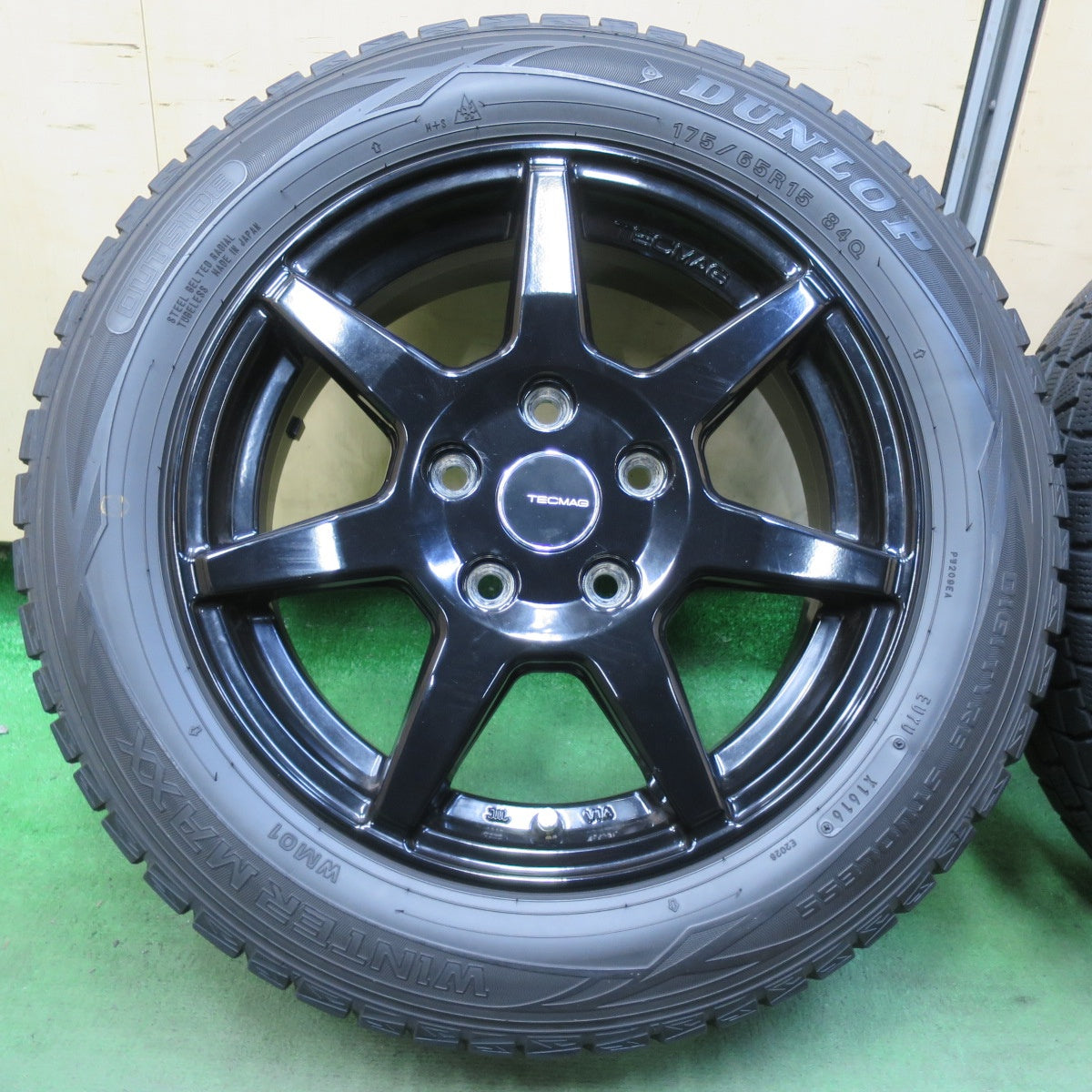 バリ溝！9分★BMW MINI 等 TECMAG 175/65R15 スタッドレス ダンロップ ウインターマックス WM01 テクマグ 15インチ PCD112/5H★5102410イス