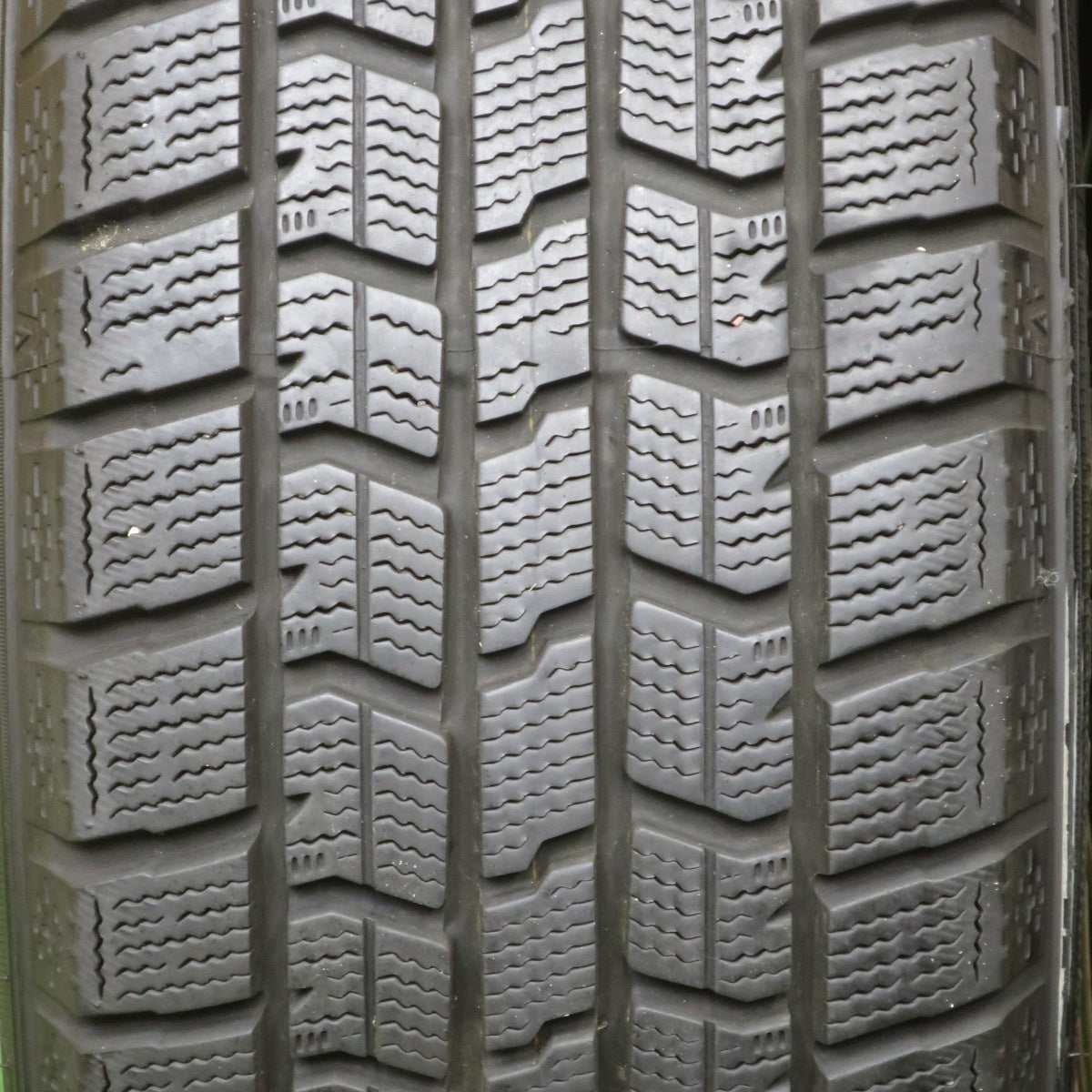 バリ溝！22年！キレイ！9.5分★スタッドレス 195/65R16 グッドイヤー アイスナビ7 Exceeder エクシーダー 16インチ PCD100/4H★5051701TTス