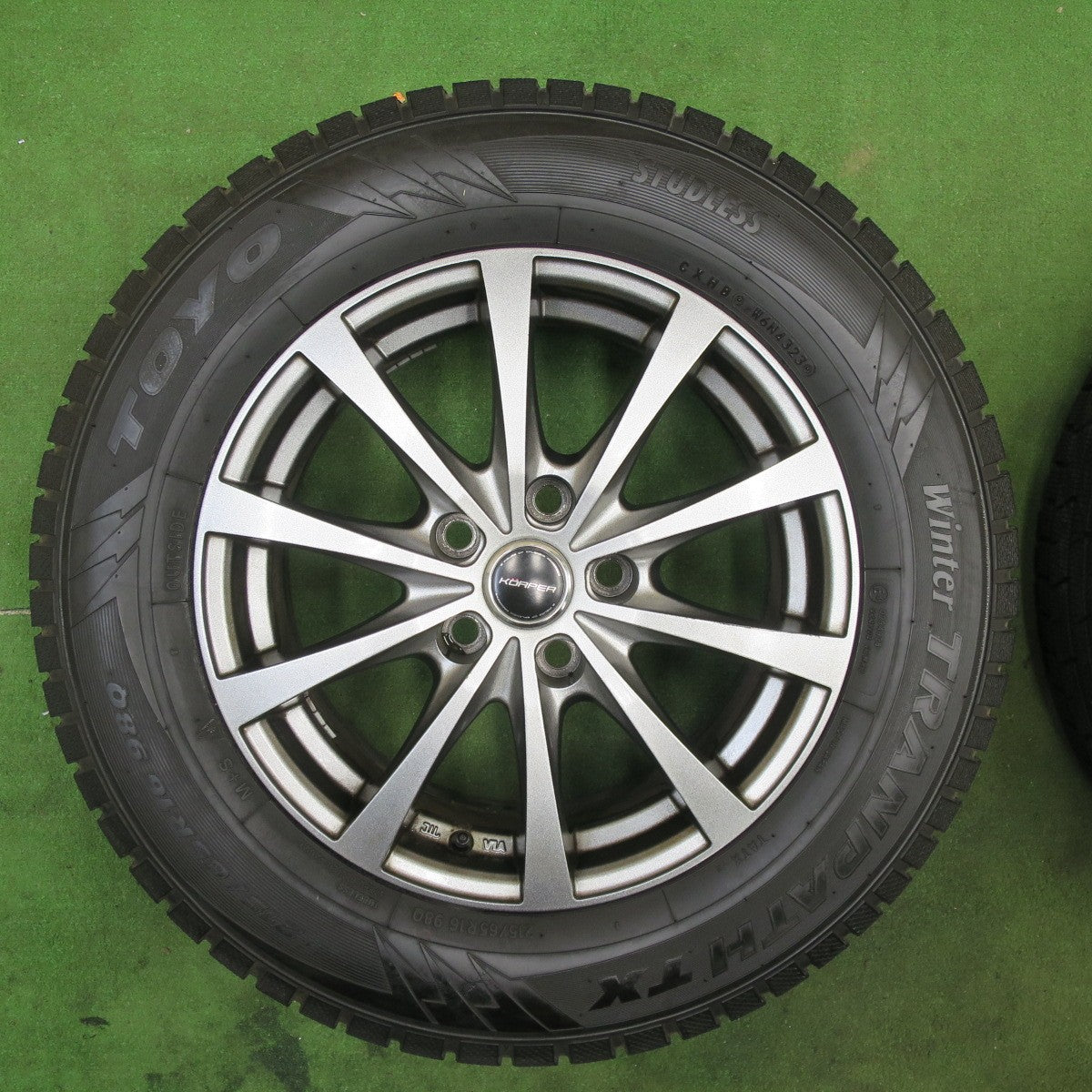 バリ溝！23年！キレイ！9.5分★スタッドレス 215/65R16 トーヨー ウインター トランパス TX KORPER ケルパー 16インチ PCD114.3/5H★5112207TTス