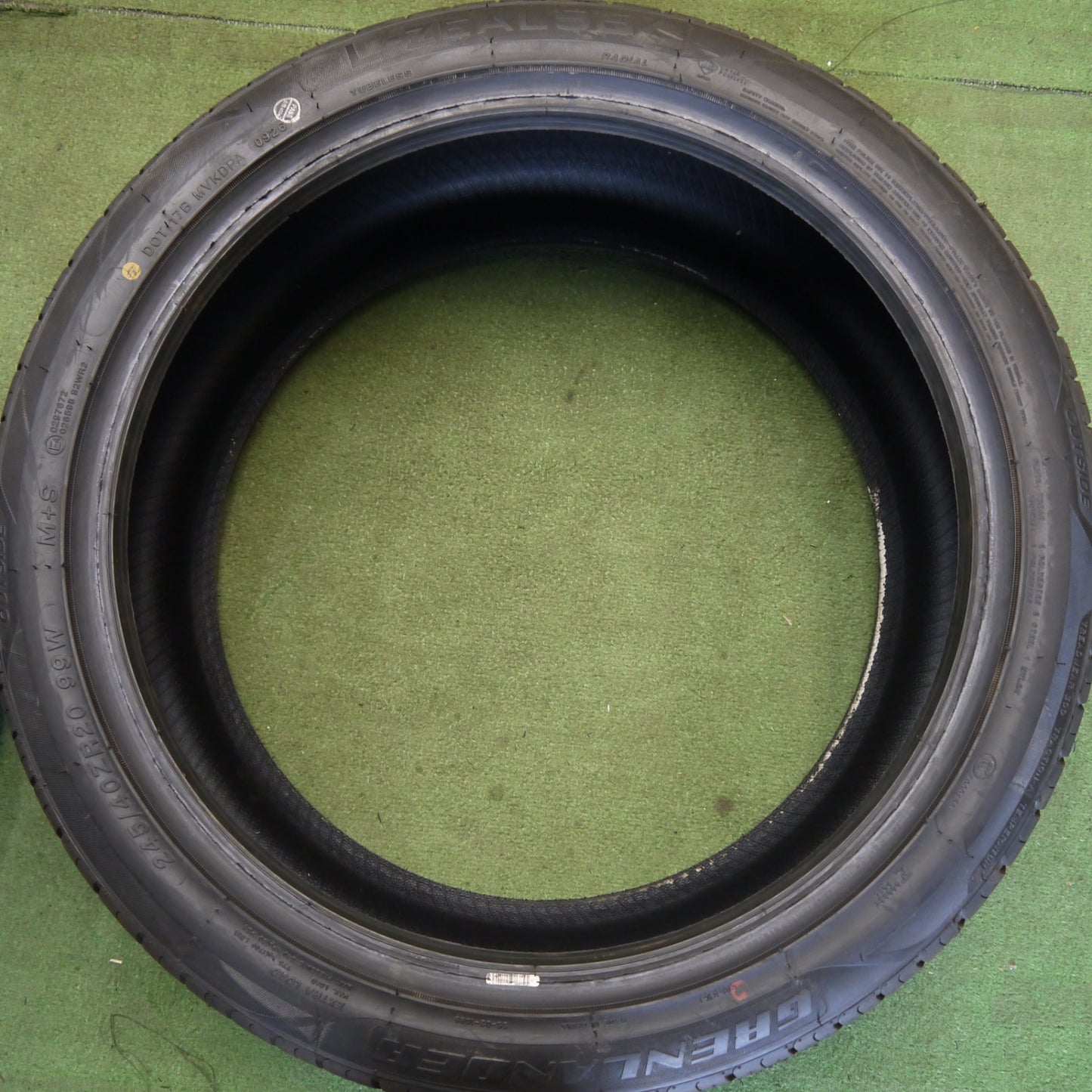 ほぼ未使用！26年★245/40R20 グリンランダー L-ZEAL56 タイヤ 20インチ ベンツ W214 Eクラス W222 C217 Sクラス BMW 5シリーズ 等★6061709Hノタ