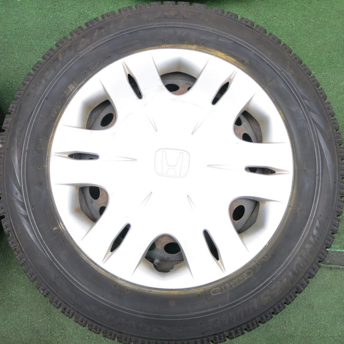 *送料無料* バリ溝！8.5分★ホンダ GE6 フィット 純正 スチール 175/65R14 スタッドレス ブリヂストン ブリザック VRX PCD100/4H★4052403HAス