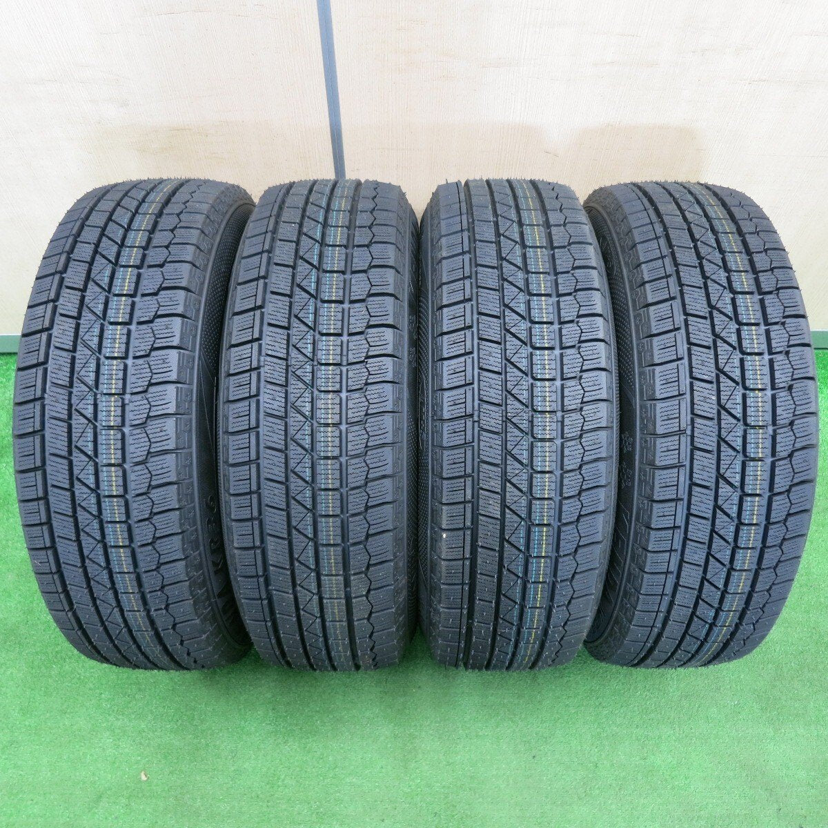 未使用！23年！キレイ★スタッドレス 205/65R16 ケンダ KR36 アイステック ネオ JOKER ジョーカー 16インチ PCD114.3/5H★4121803TNス