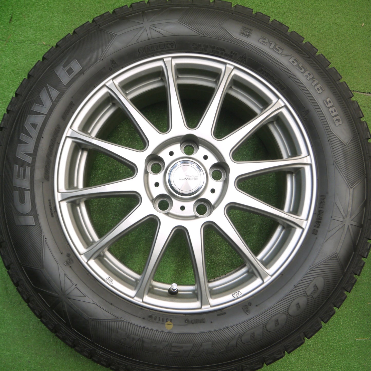 [送料無料] バリ溝！キレイ！9.5分以上★スタッドレス 215/65R16 グッドイヤー アイスナビ7 ravrion LUMIERE ラブリオン 16インチ PCD114.3/5H★5011503Hス