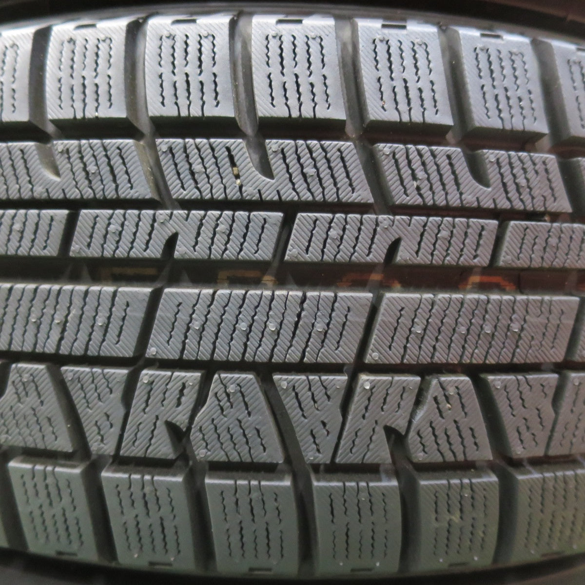 [送料無料] バリ溝！キレイ！ほぼ10分★スタッドレス 185/65R15 ヨコハマ アイスガード iG50 プラス GRASS グラス 15インチ PCD114.3/5H★5011309イス