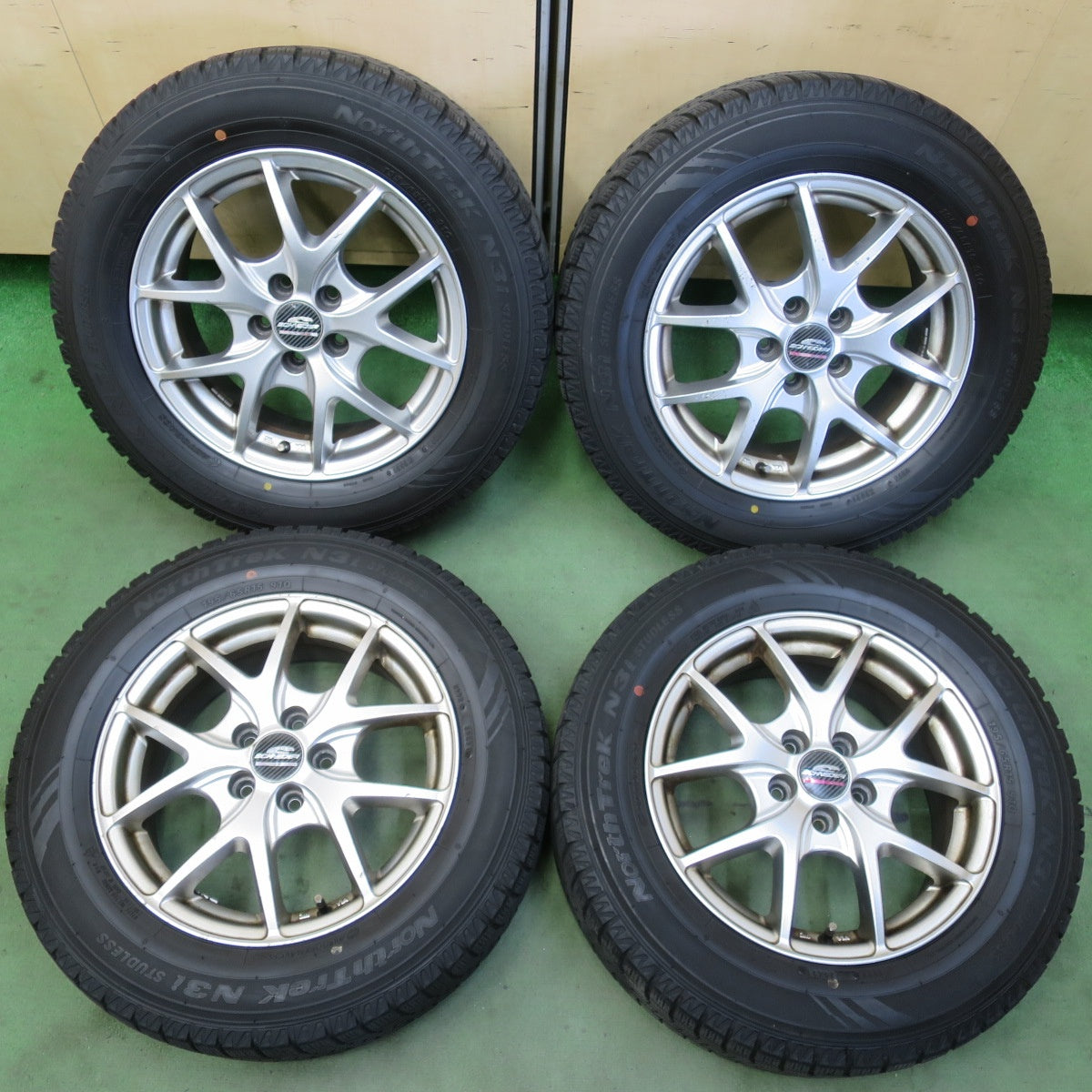 バリ溝！8.5分★プリウス 等 195/65R15 スタッドレス オートバックス ノーストレック N3i SCHNEIDER シュナイダー 15インチ PCD100/5H★6051607イス