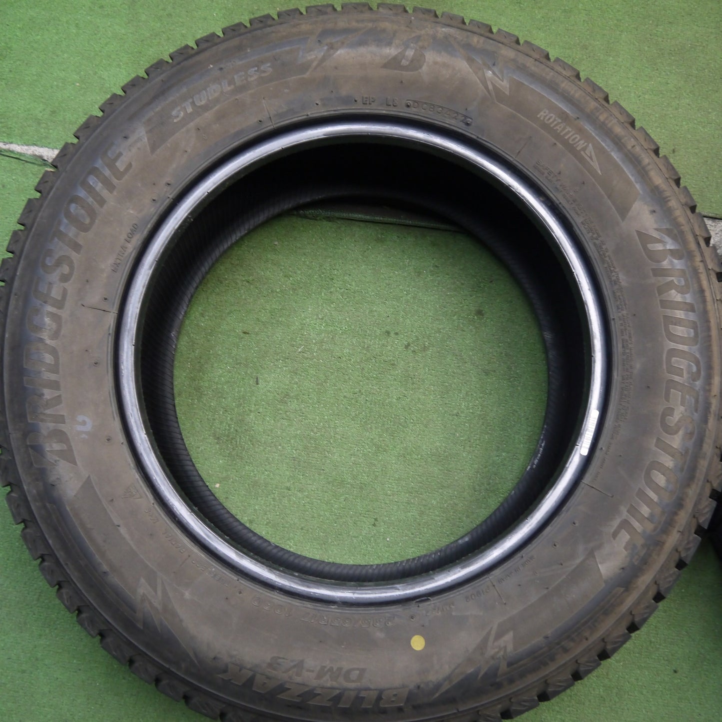 バリ溝！22年！8.5分★スタッドレス 235/65R17 ブリヂストン ブリザック DM-V3 タイヤ 17インチ ボルボ アウディ 等★5091001Hスタ