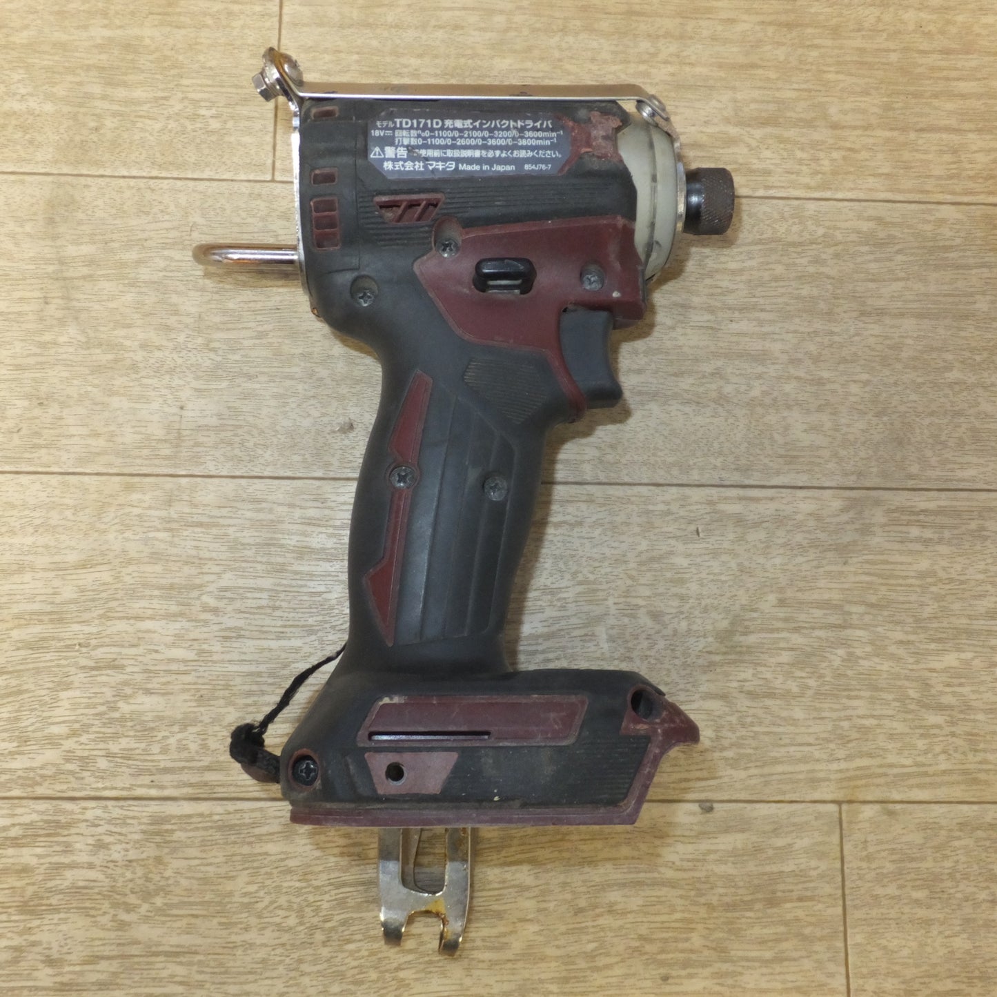 [送料無料] ★マキタ makita 充電式インパクトドライバ TD171D 赤 18V 金具付　本体のみ★