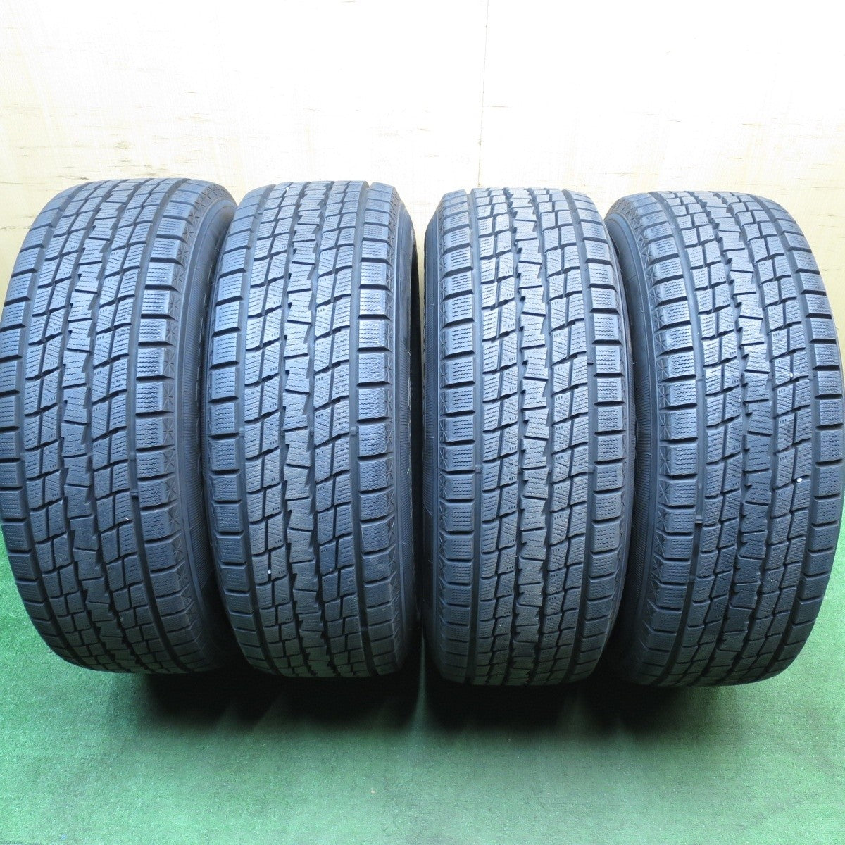 タイヤほぼ未使用！21年！キレイ★スタッドレス 265/65R17 グッドイヤー アイスナビ SUV SEIN ザイン 17インチ PCD139.7/6H★5040702KKス