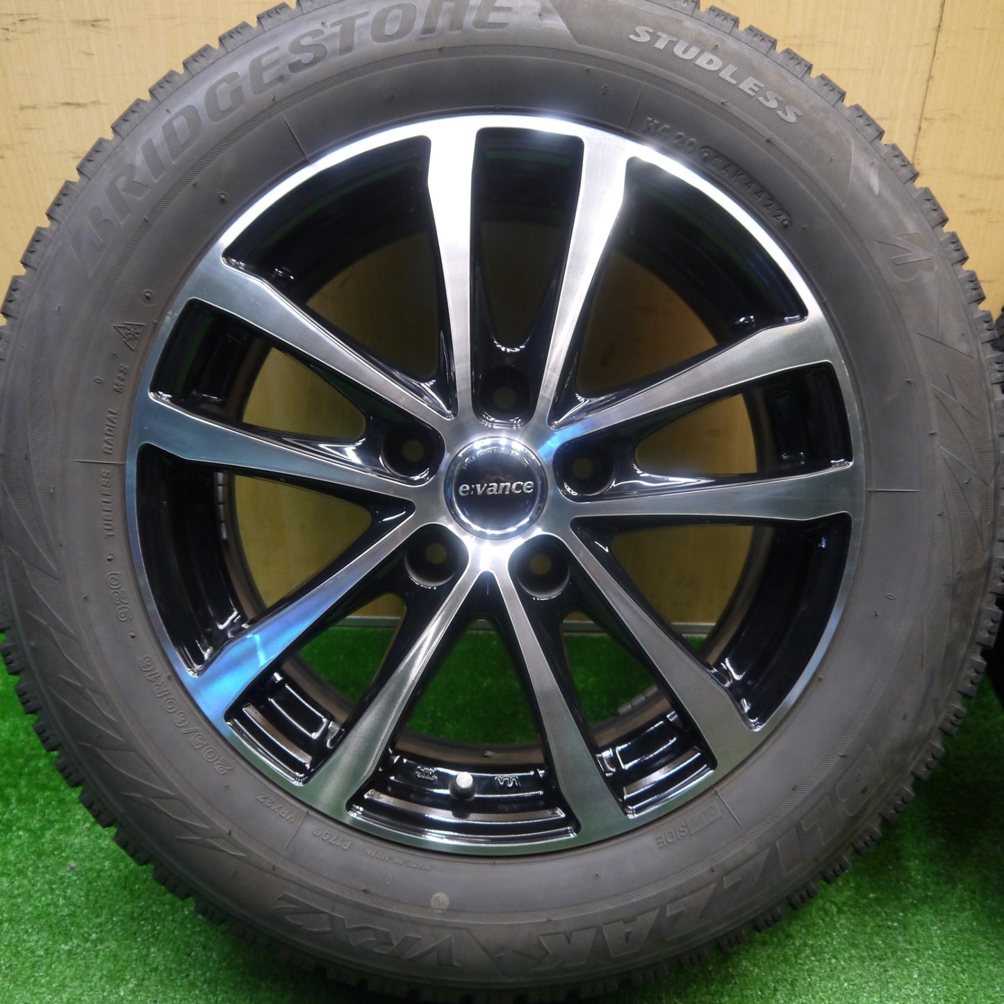 バリ溝！22年！キレイ！9.5分★スタッドレス 205/60R16 ブリヂストン ブリザック VRX2 evance HA1 エヴァンス 16インチ PCD114.3/5H★5111001Hス