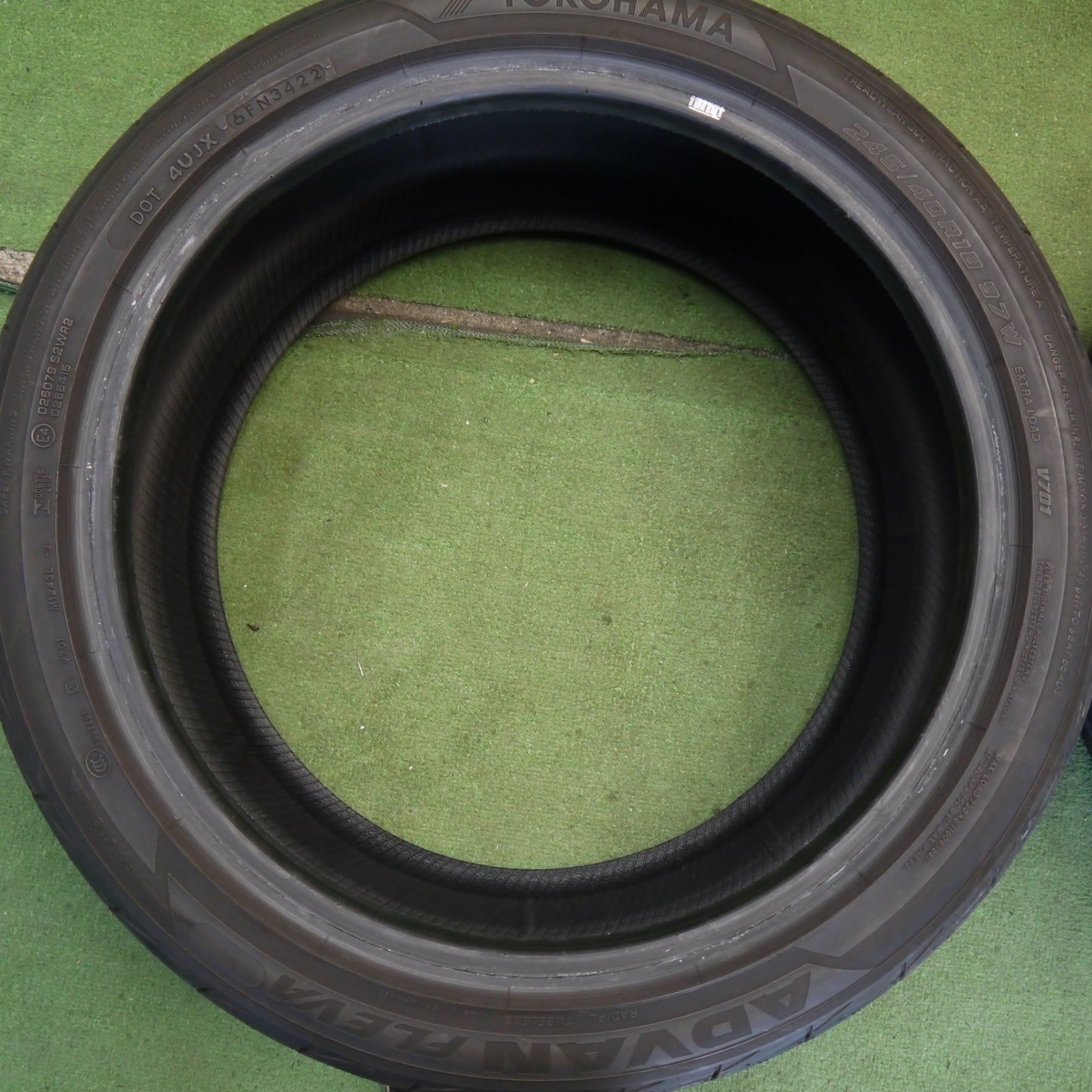 バリ溝！22年！9.5分★245/40R18 ヨコハマ アドバン FLEVA タイヤ 18インチ インプレッサ クラウン RX8 等★6060806Hノタ