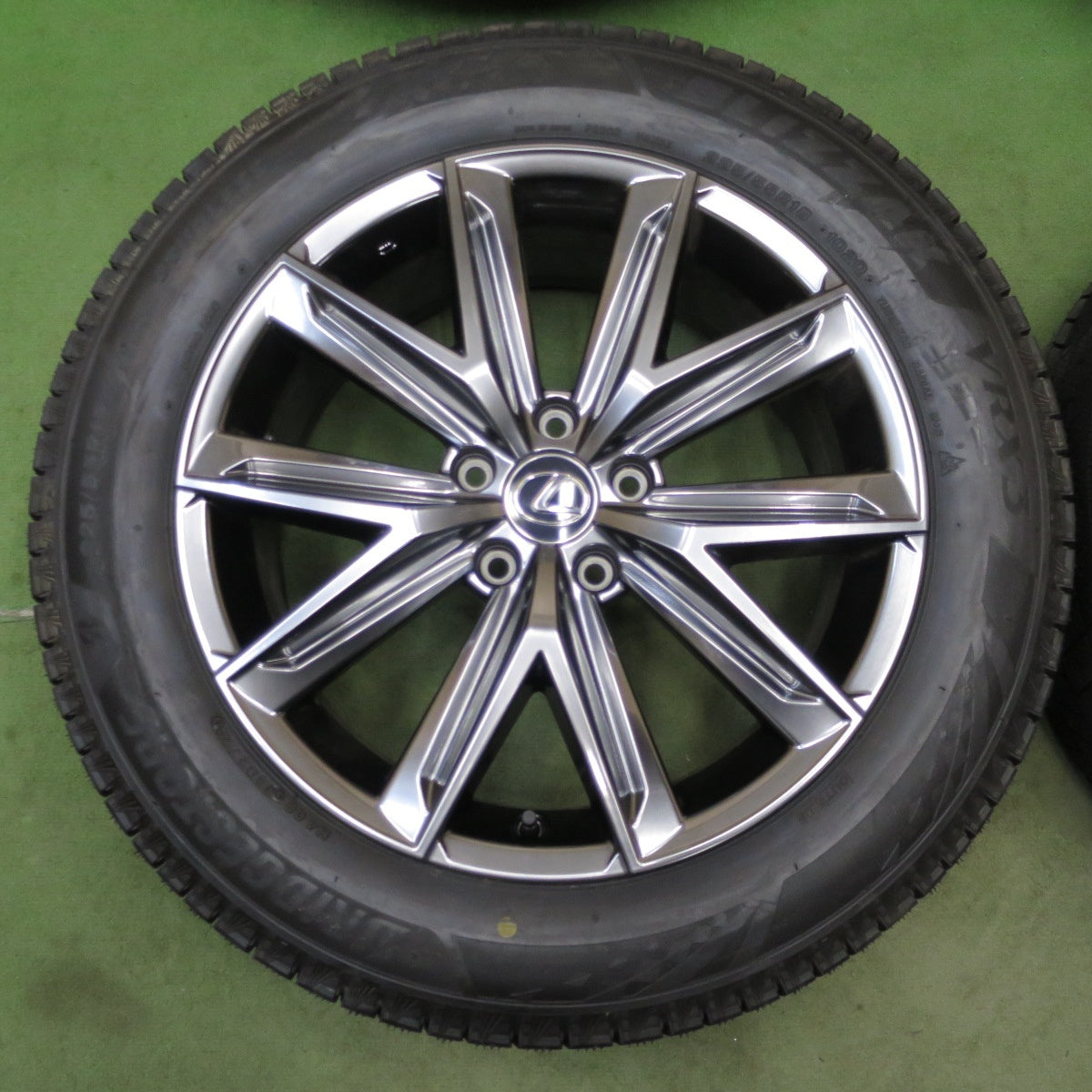 ほぼ未使用！24年！キレイ！センサー付◎レクサス LBX 純正 225/55R18 スタッドレス ブリヂストン ブリザック VRX3 18インチ PCD114.3/5H◎6101901NGス