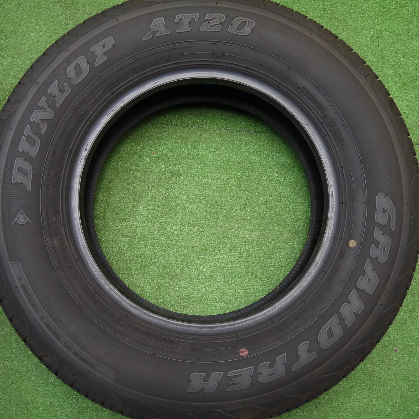 バリ溝！24年！8.5分★195/80R15 ダンロップ AT20 グラントレック 15インチ タイヤ ジムニー シエラ ハイエース 等★5111011Hノタ