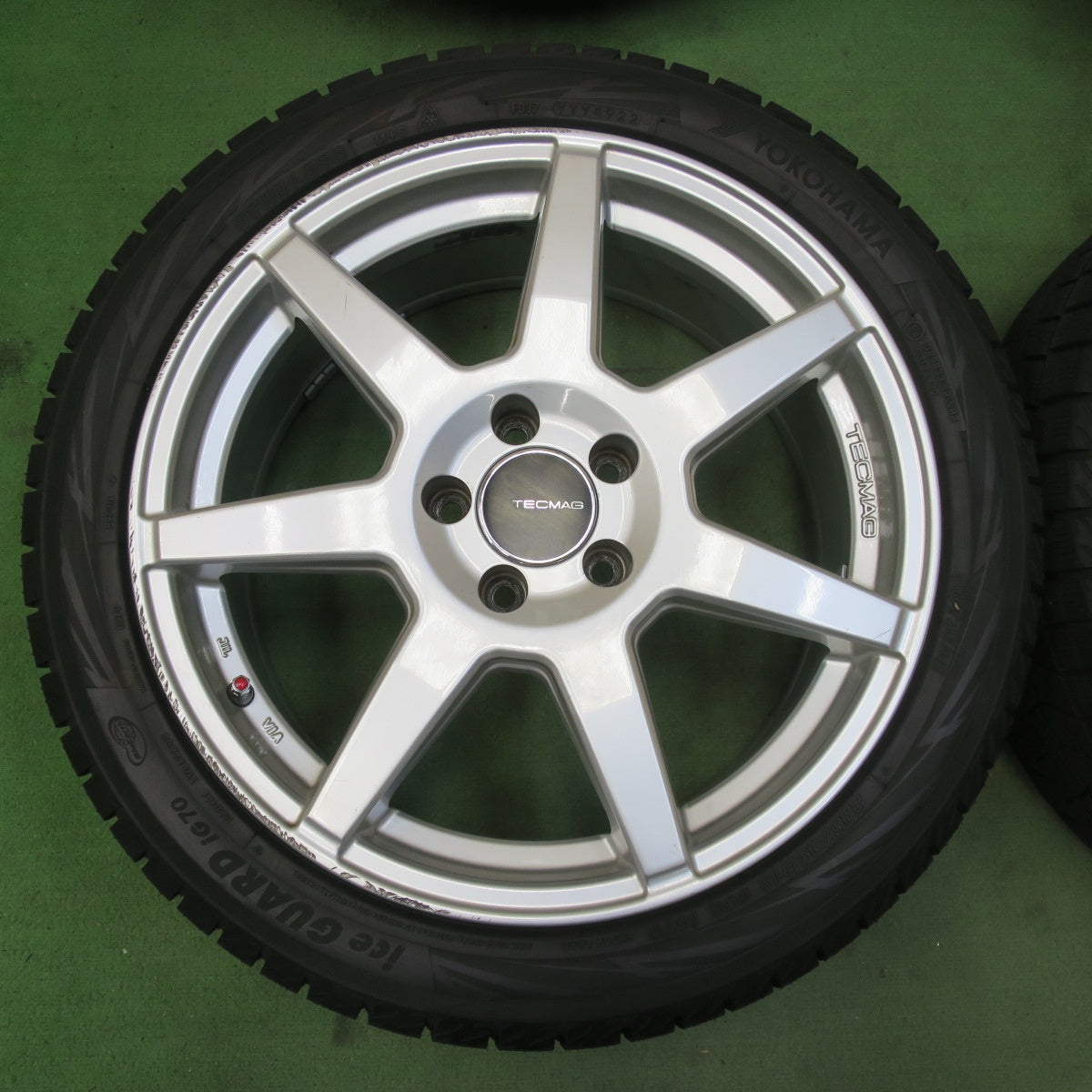 バリ溝！22年！9.5分以上★ベンツ 等 TECMAG 225/45R18 スタッドレス ヨコハマ アイスガード iG70 テクマグ 18インチ PCD112/5H★5100706イス