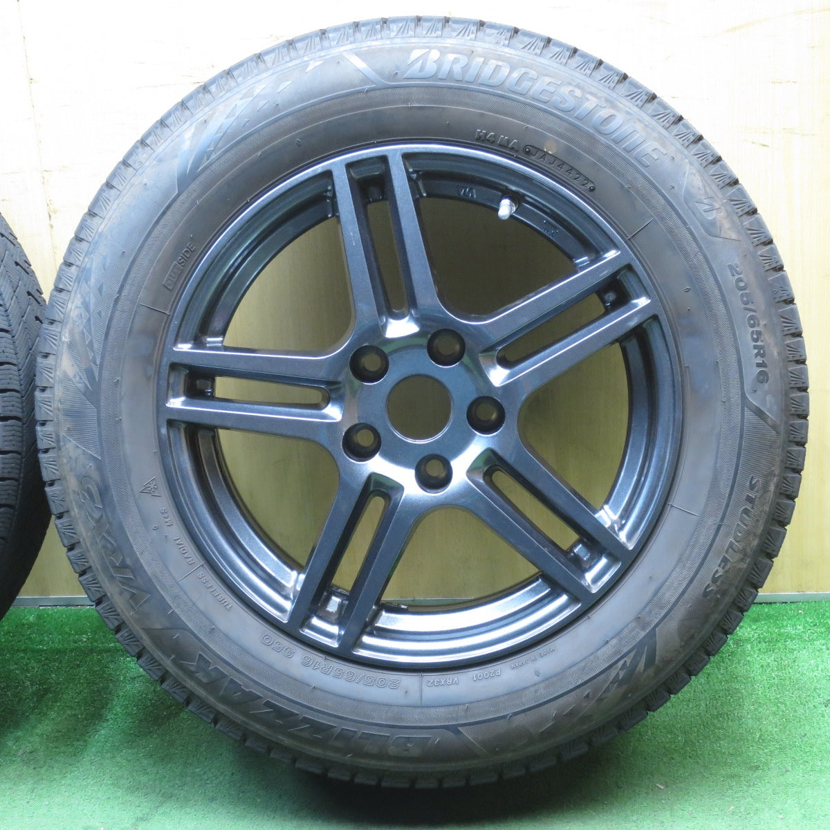バリ溝！22年！キレイ！9.5分★BMW 等 Eurodesign EIGER 阿部商会 205/65R16 スタッドレス ブリヂストン ブリザック VRX3 ユーロデザイン アイガー PCD112/5H★5081802NJス