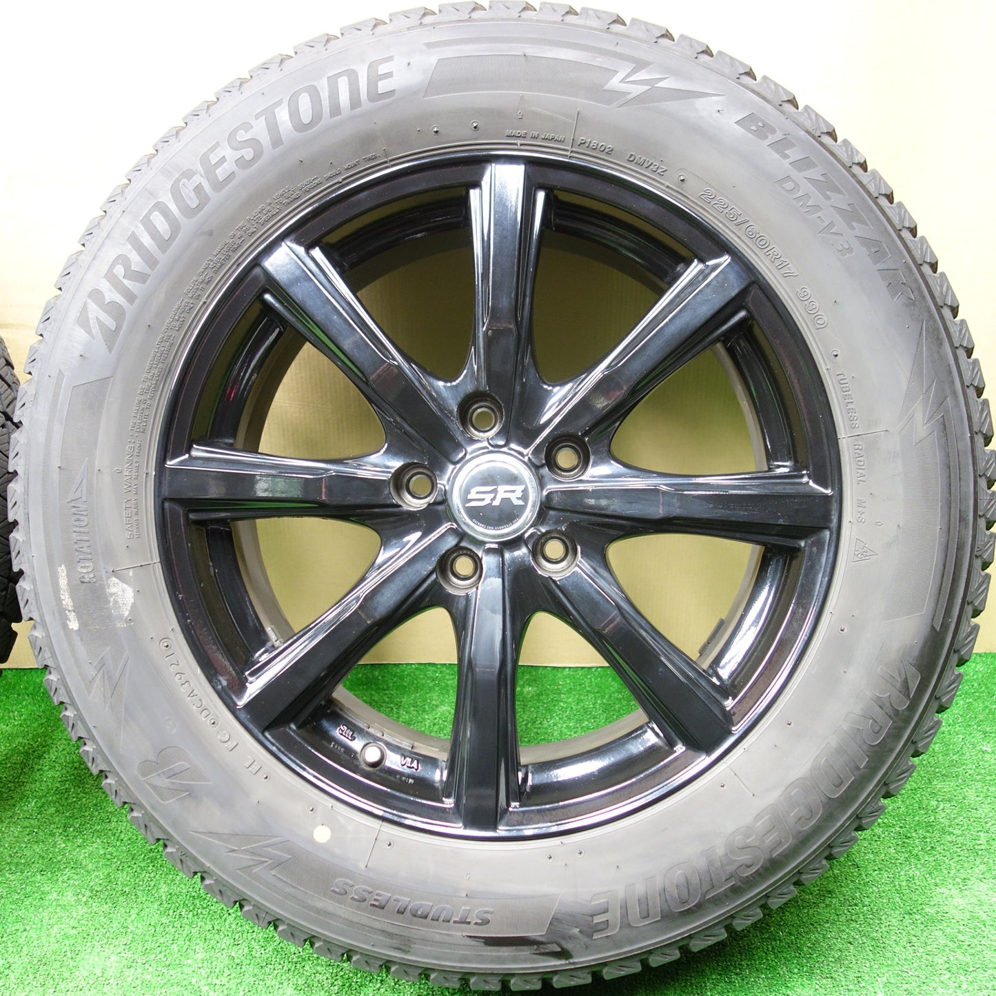 バリ溝！21年！8.5分★スタッドレス 225/60R17 ブリヂストン ブリザック DM-V3 STRANGER ストレンジャー 17インチ PCD114.3/5H★5112601KTス