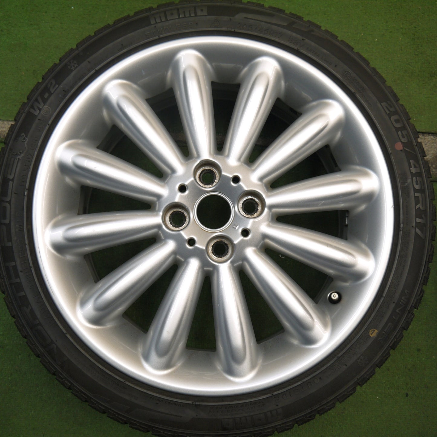 バリ溝！22年！9分★MINI ミニ 50 メイフェア クーパー 純正 205/45R17 スタッドレス モモ NORTH POLE W-2 17インチ PCD100/4H★5072801Hス