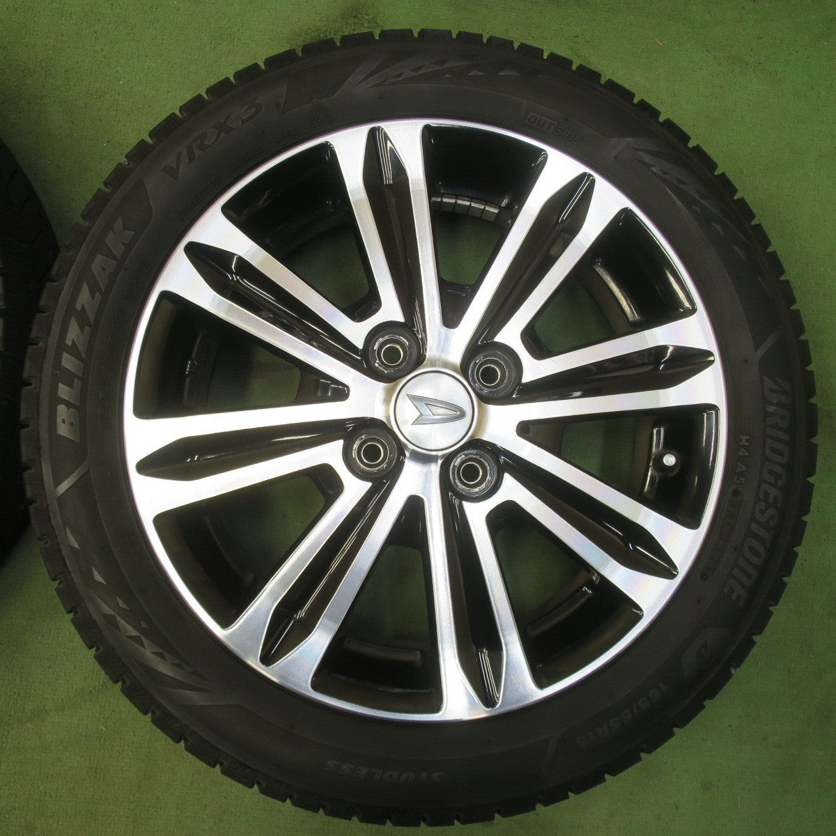 バリ溝！キレイ！8.5分★ダイハツ タント カスタム 純正 165/55R15 スタッドレス ブリヂストン ブリザック VRX3 15インチ PCD100/4H★6040906イス