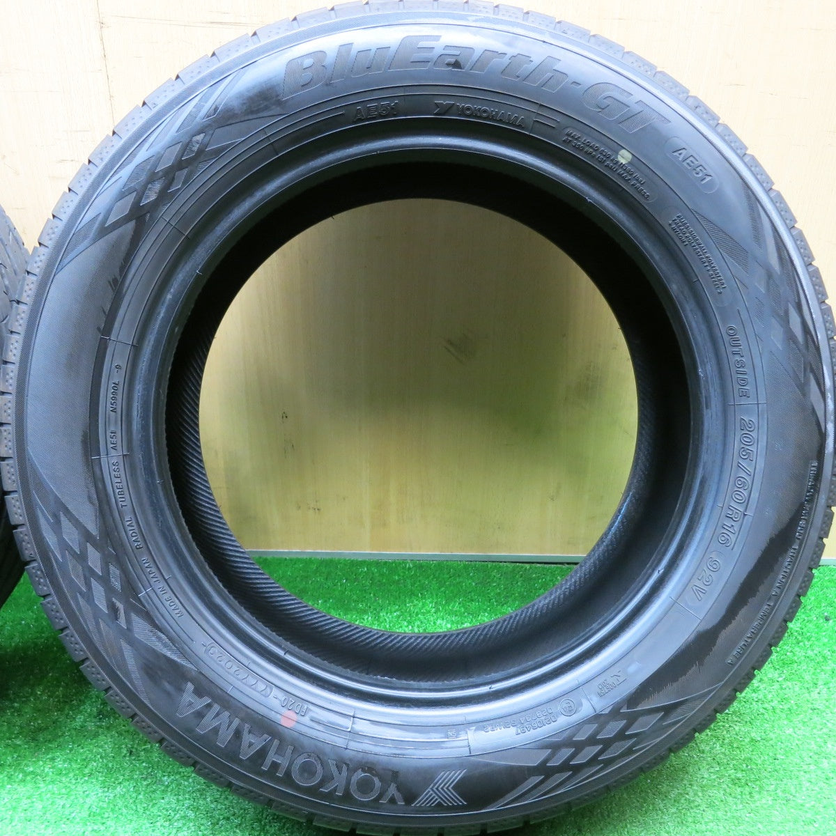 バリ溝！23年！9分★205/60R16 ヨコハマ BluEarth-GT AE51 タイヤ 16インチ ブルーアース ノア ヴォクシー ステップワゴン 等★5110605HAノタ