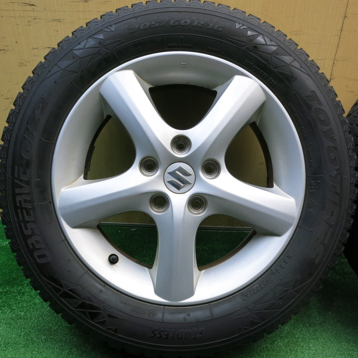 バリ溝！23年！9.5分★スズキ SX4 純正 205/60R16 スタッドレス トーヨー オブザーブ GIZ2 16インチ PCD114.3/5H★5112909HAス