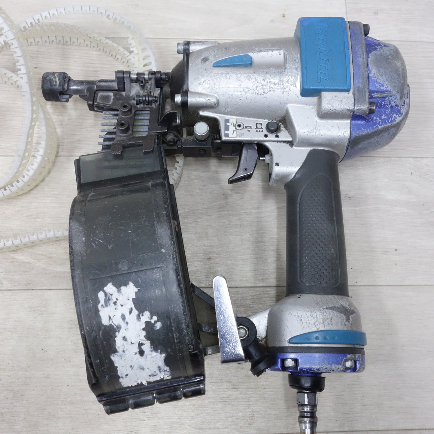 [送料無料] ◆マキタ サイディング用 50mm 常圧 エア 釘打ち機 AN552 ケース付き エア 工具 ①◆