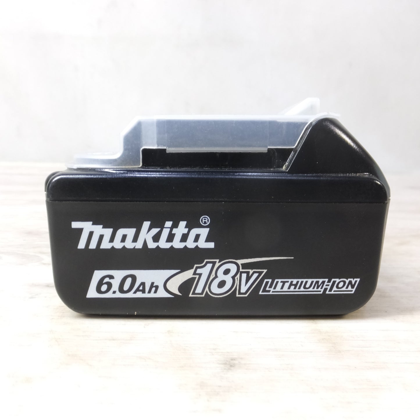 [送料無料] キレイ◆makita マキタ Li-on リチウムイオンバッテリー BL1860B DC18V 6.0Ah 108Wh 電動工具 雪マーク①◆
