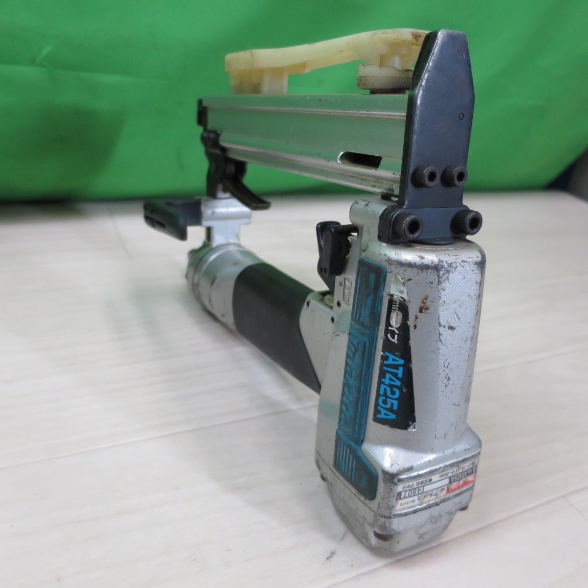 [送料無料] ☆マキタ 4mm 常圧 エア タッカ 長さ13~25mm AT425A ケース付き エア 工具☆