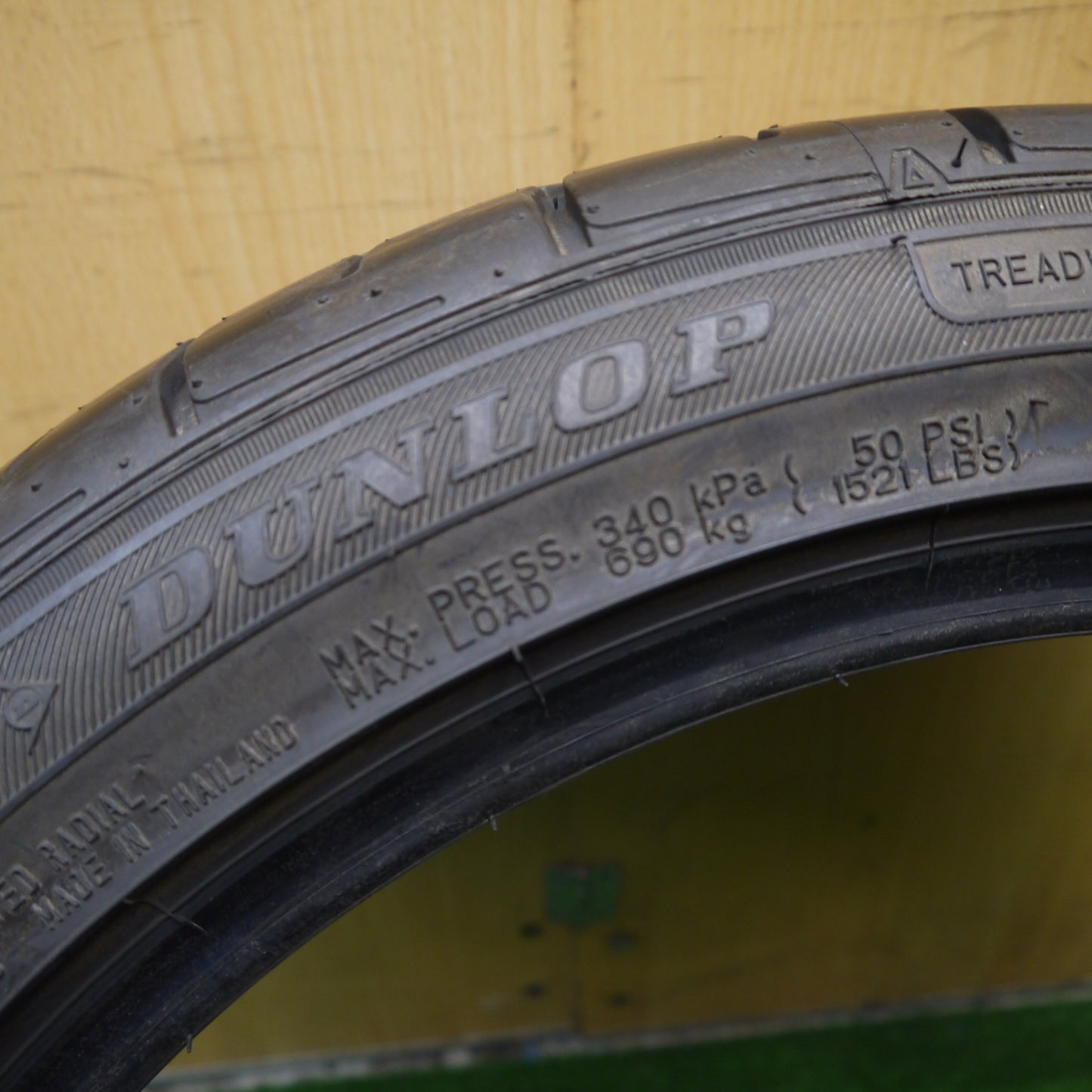 未使用！24年！1本★225/45R18 ダンロップ DIREZZA DZ102 ディレッツァ 18インチ ジューク ジェイド レガシー レヴォーグ 等★5060606Hノタ