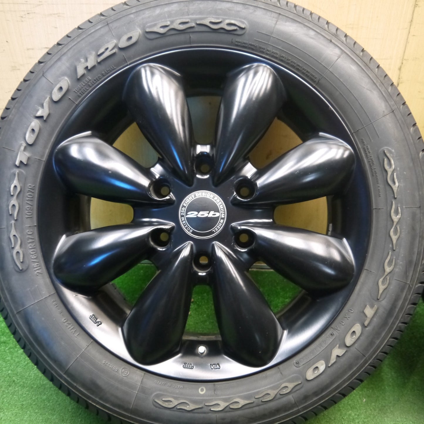 バリ溝！9.5分★215/60R17 109/107R トーヨー H20 ホワイトレター BOXISM 25b ボクシズム ボクシースタイル 17インチ PCD139.7/6H★6033005Hノ