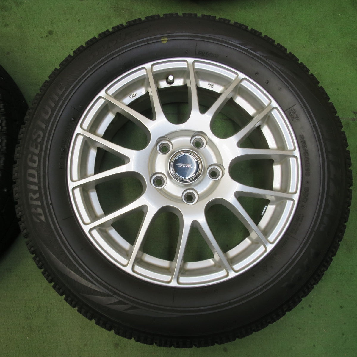 バリ溝！8.5分★スタッドレス 215/60R16 ブリヂストン ブリザック VRX TOPRUN トップラン 16インチ PCD114.3/5H★6011601イス
