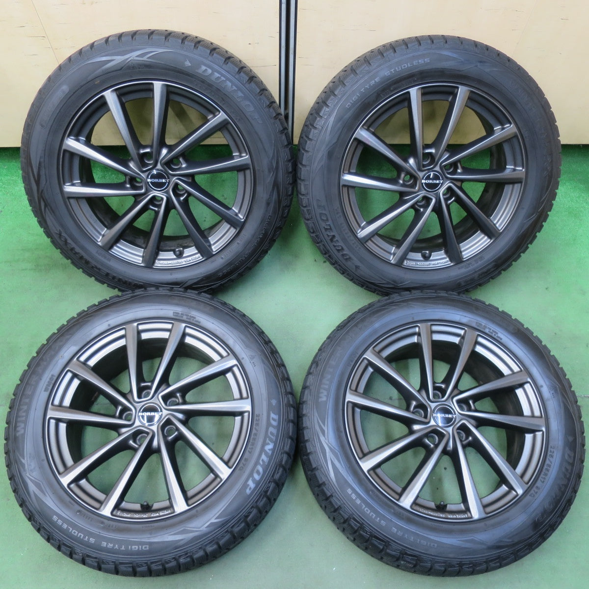 バリ溝！キレイ！9.5分★MINI BMW 等 BORBET typeV 225/55R17 スタッドレス ダンロップ ウインターマックス WM01 17インチ ボルベット PCD112/5H★5111402イス