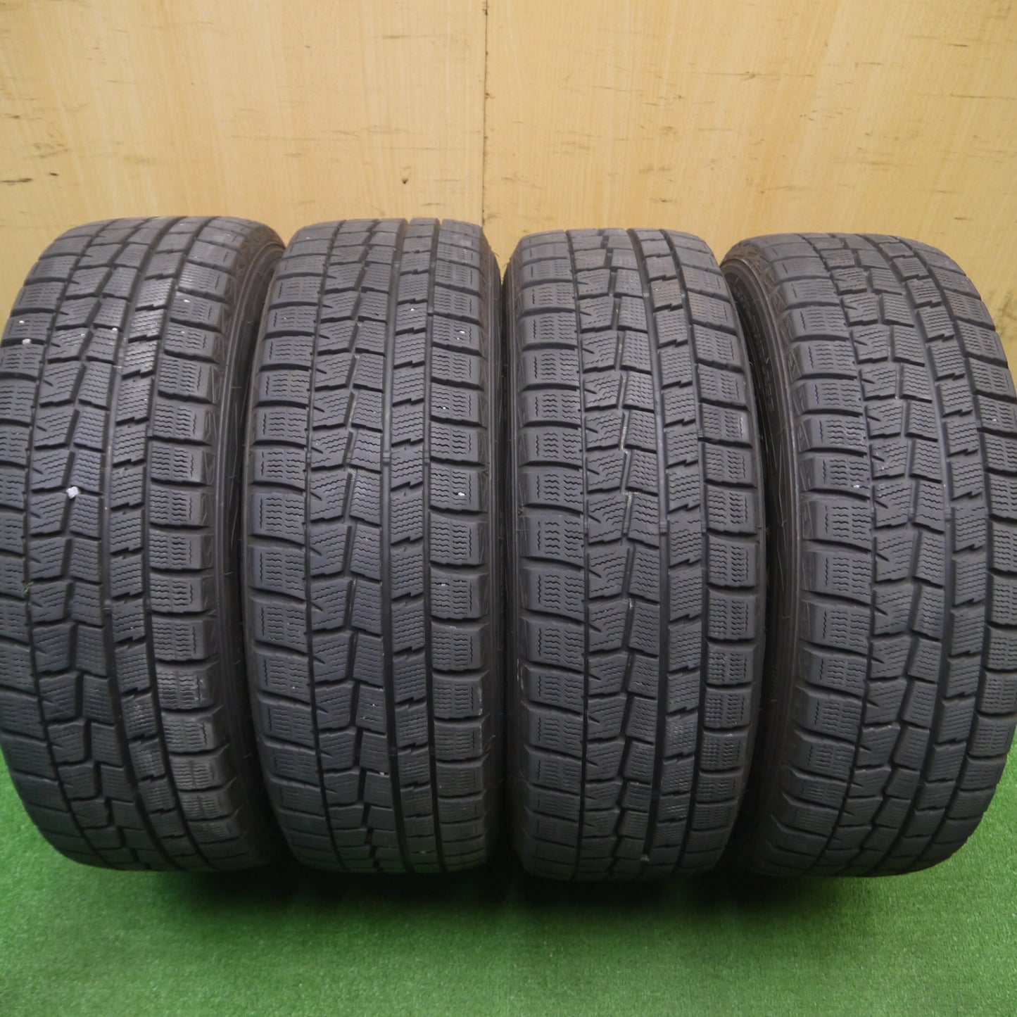 [送料無料] バリ溝！キレイ！9分★シエンタ等 185/60R15 スタッドレス ダンロップ ウインターマックス WM01 SCHNEIDER シュナイダー PCD100/5H★4103002Hス