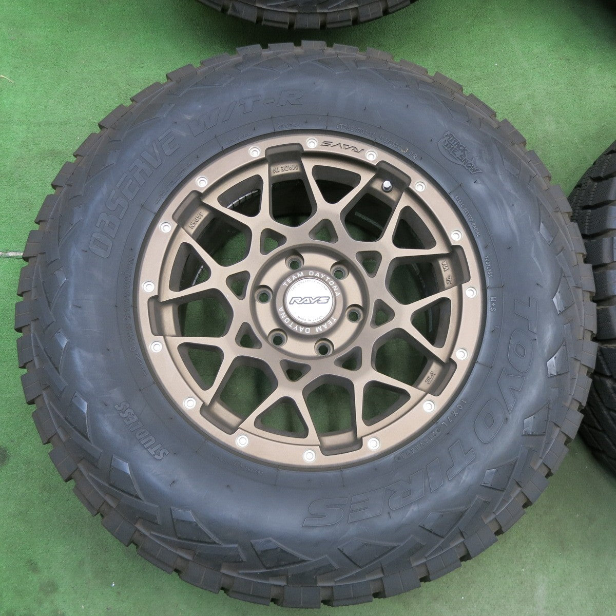 バリ溝！23年！キレイ！9分★RAYS TEAM DAYTONA M8 285/70R17 116/113Q 6PR スタッドレス トーヨー オブザーブ W/T-R レイズ デイトナ 17インチ PCD139.7/6H★6012305ナス
