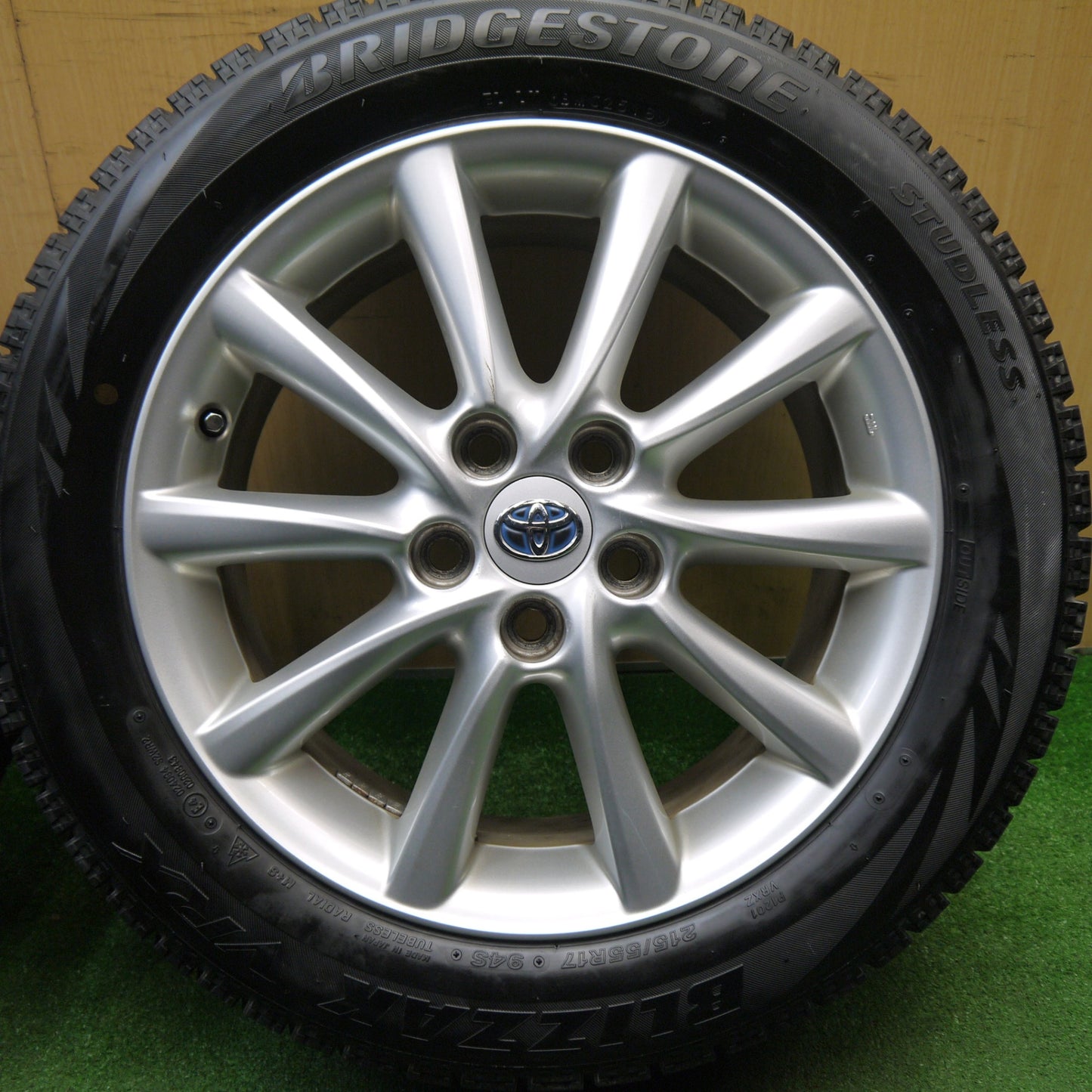 バリ溝！キレイ！9.5分★トヨタ 50系 エスティマ アエラス 純正 215/55R17 スタッドレス ブリヂストン ブリザック VRX 17インチ PCD114.3/5H★5121003Hス