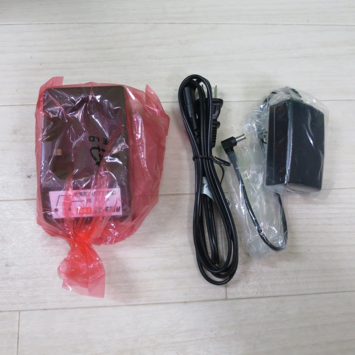 [送料無料] キレイ！バッテリー2個！付属品付き☆MAX マックス ピン 打機 ガス ネイラ GS-738C2 電動 工具 ピン 打ち機 13～38mm☆