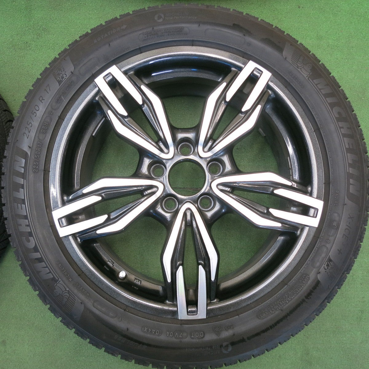 バリ溝！8.5分◎ボルボ 等 Eurobahn VTX 225/50R17 スタッドレス ミシュラン X-ICE3+ ユーロバーン 17インチ PCD108/5H◎6061402HAス