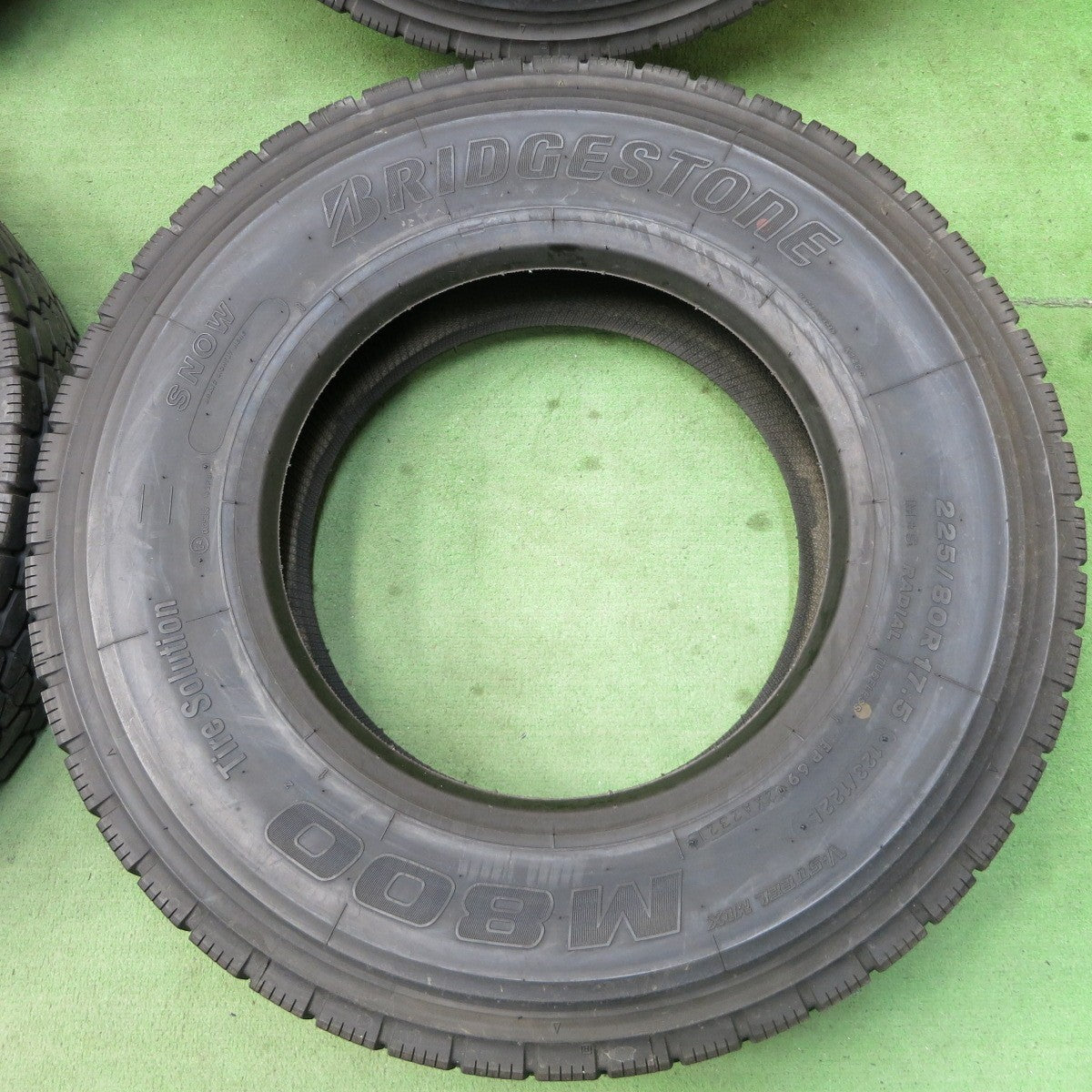 [送料無料] ほぼ未使用！新車外し！21年★トラック タイヤ 225/80R17.5 123/122L ブリヂストン M800 ミックス オールシーズン 17.5インチ★5031106ナスタ