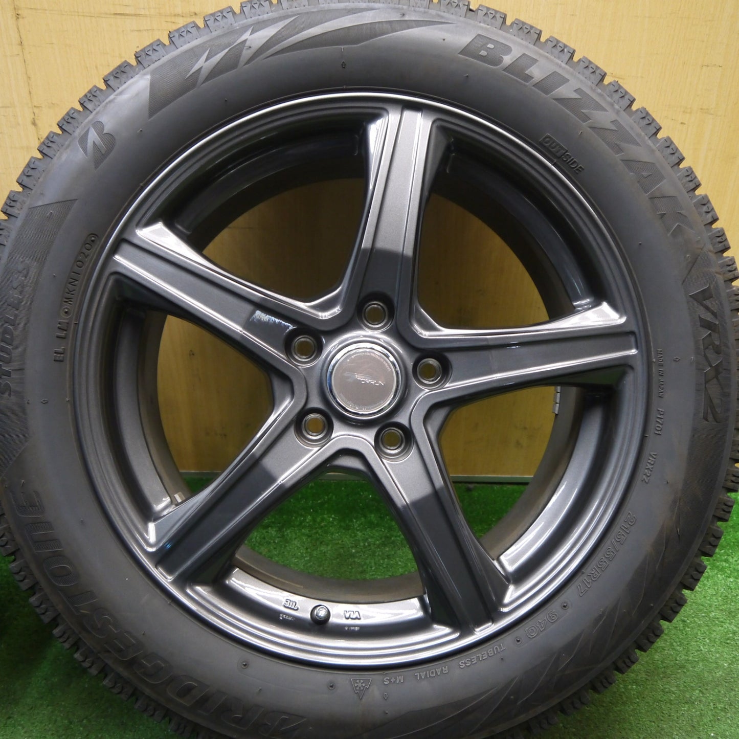 バリ溝！キレイ！9.5分★スタッドレス 215/55R17 ブリヂストン ブリザック VRX2 TOPRUN トップラン 17インチ PCD114.3/5H★6021807Hス