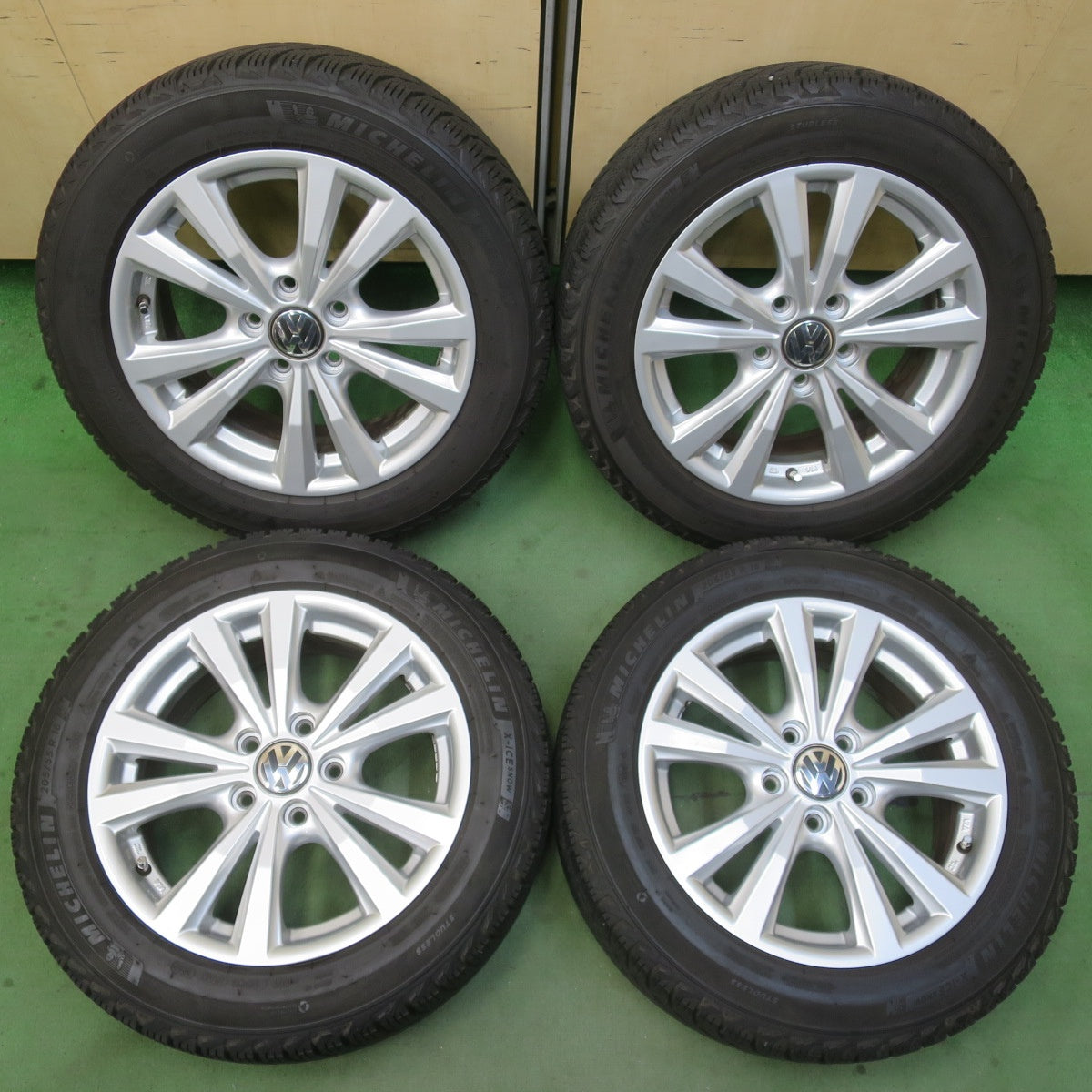バリ溝！22年！キレイ！9.5分★ワーゲン 等 TAS 205/55R16 スタッドレス ミシュラン X-ICE SNOW 社外 アルミ 16インチ PCD112/5H★6040702イス