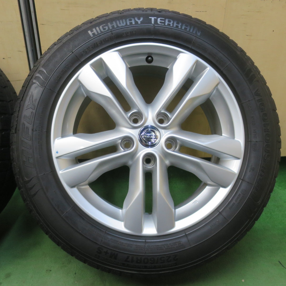 キレイ★日産 T31 エクストレイル 純正 225/60R17 ハイフライ VIGOROUS HT601 HIGHWAY TERRAIN 17インチ PCD114.3/5H★6021111イノ