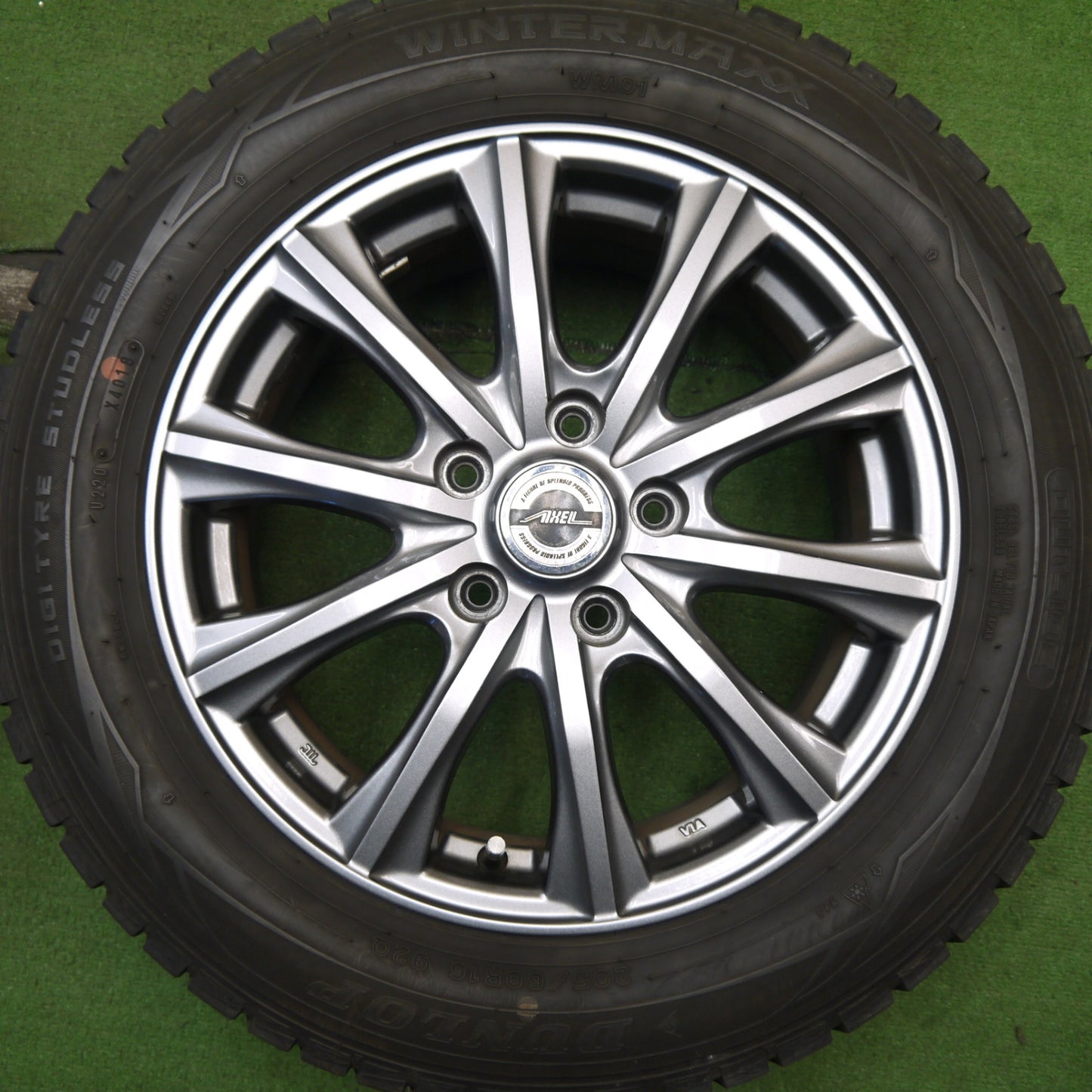 バリ溝！キレイ！8.5分★スタッドレス 205/60R16 ダンロップ ウインターマックス WM01 AXEL アクセル 16インチ PCD114.3/5H★5060604Hス