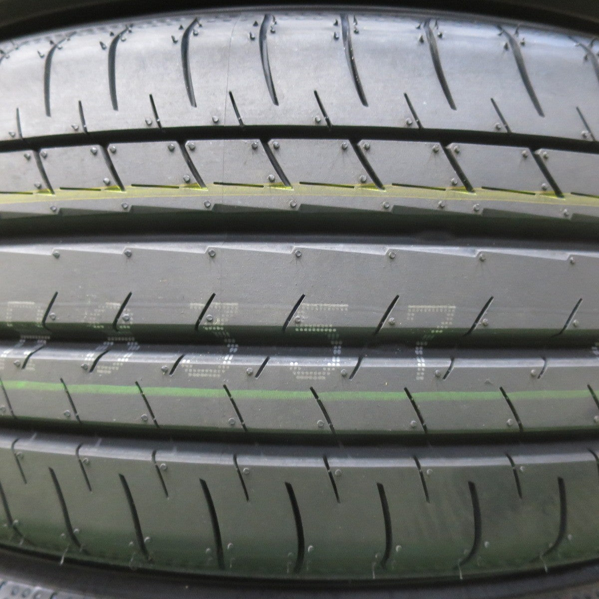 [送料無料] 新車外し！24年★195/50R19 ヨコハマ BluEarth-GT AE51 タイヤ 19インチ 60系 プリウス 等★4111305イノタ