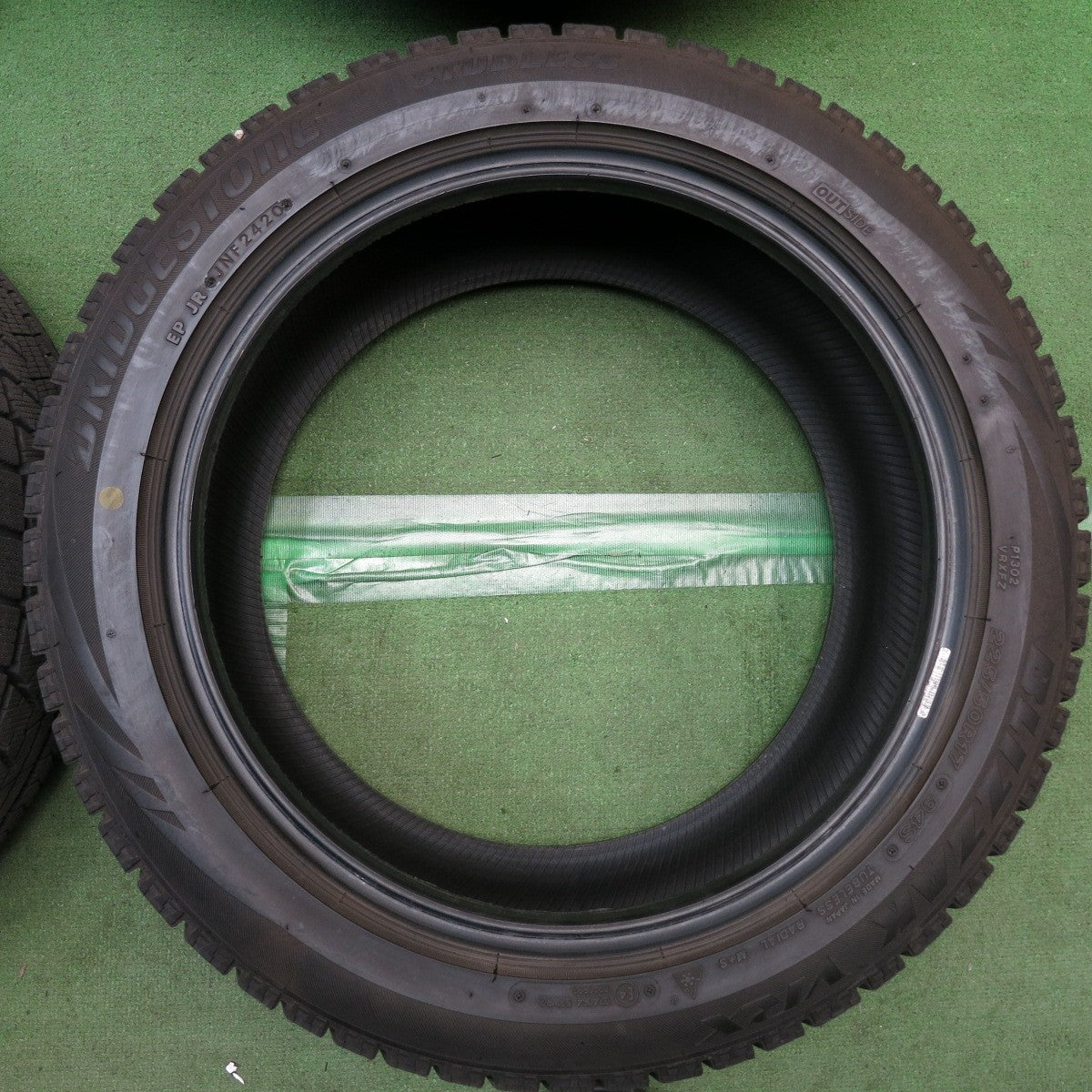 バリ溝！8.5分◎スタッドレス 225/50R17 ブリヂストン ブリザック VRX タイヤ 17インチ アコード オデッセイ スカイライン フーガ 等◎6092101KKスタ