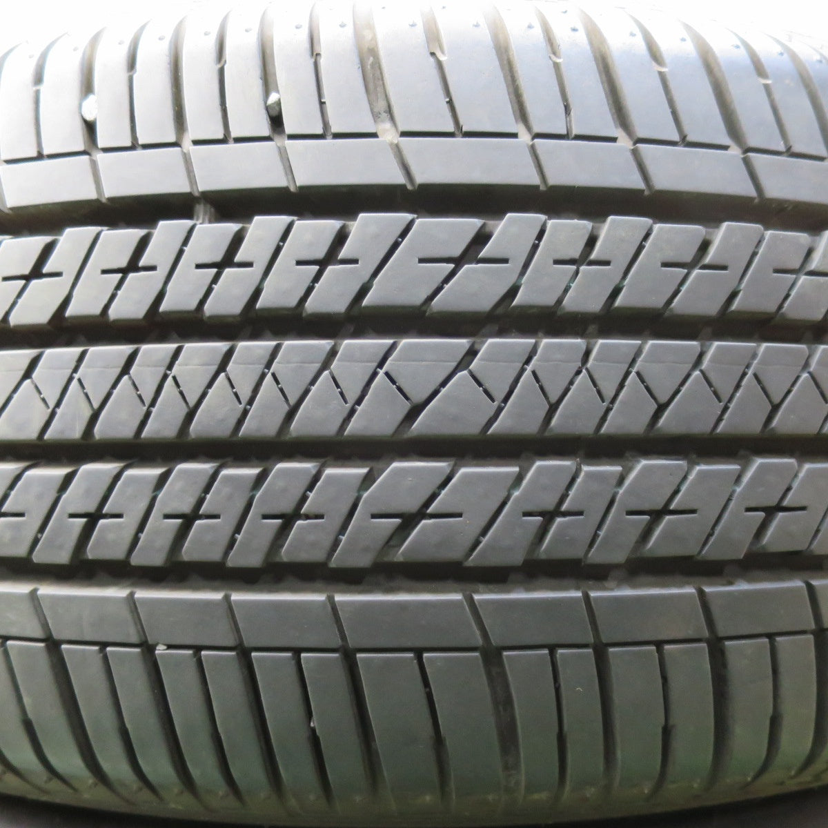 [送料無料] バリ溝！9.5分以上★235/55R18 ブリヂストン エコピア H/L 422 プラス タイヤ 18インチ NX ハリアー RAV4 ヴァンガード 等★5010814イノタ