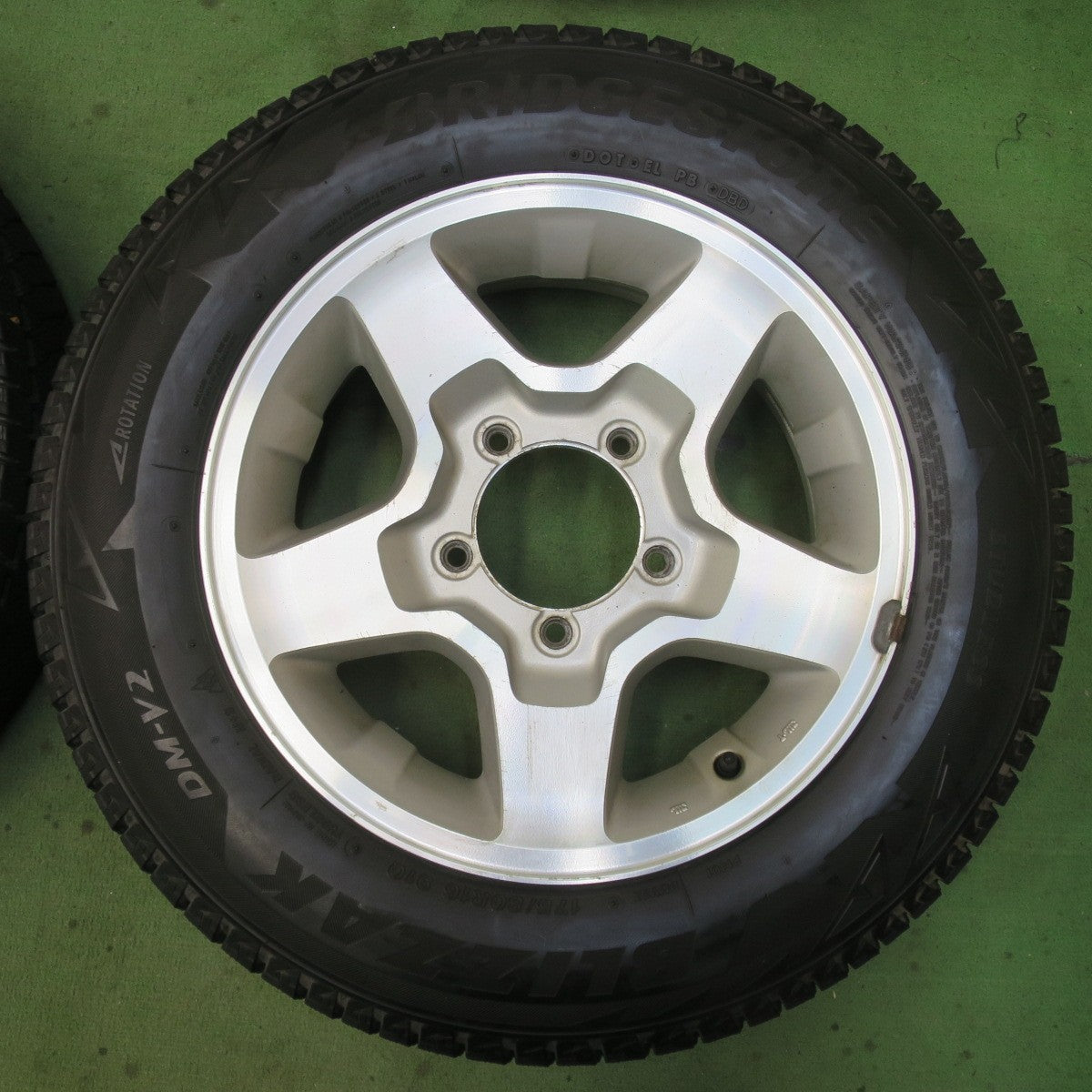 4本価格★スズキ ジムニー 純正 175/80R16 スタッドレス ブリヂストン ブリザック DM-V2 16インチ PCD139.7/5H★6020607イス