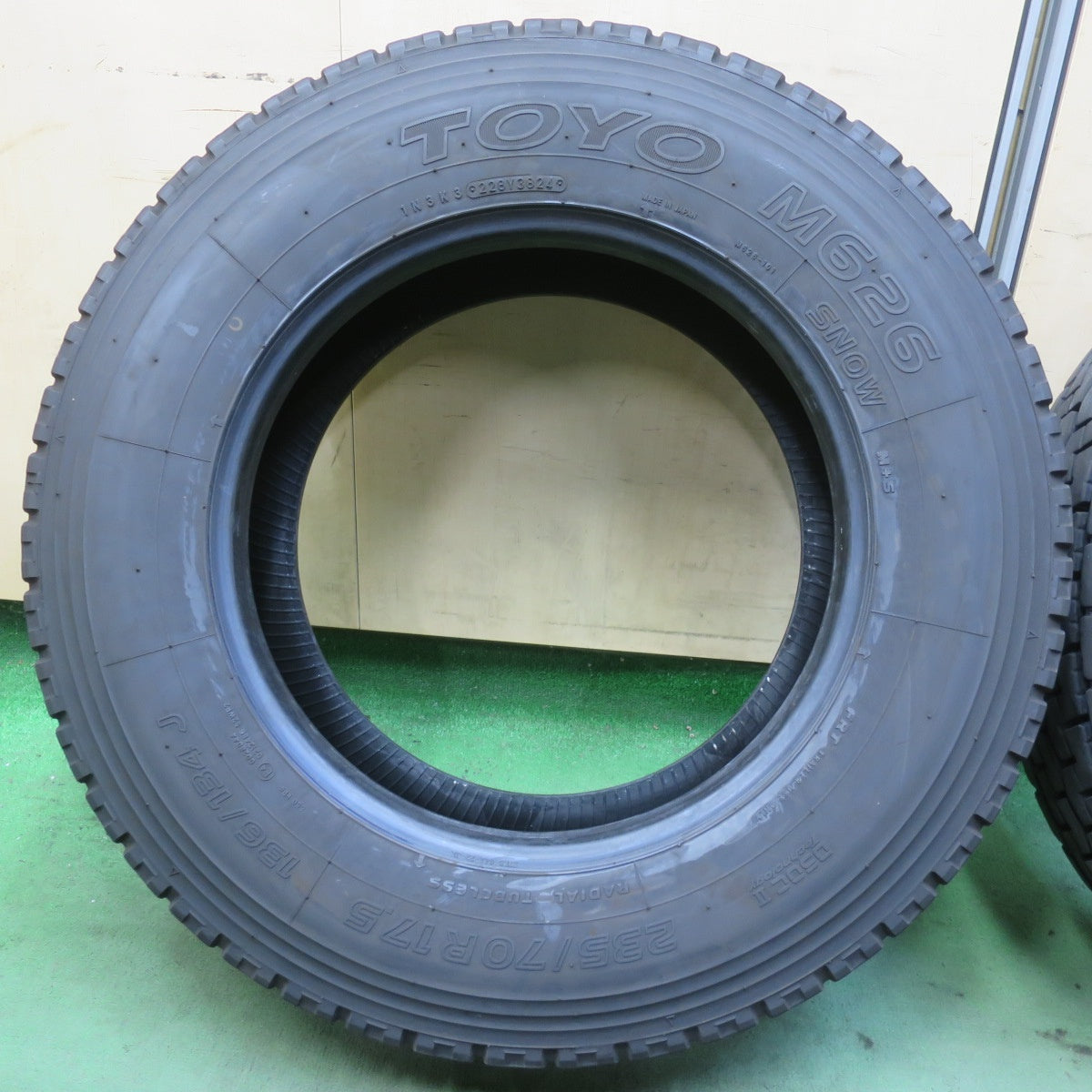 バリ溝！24年！9分★トラック 高荷重 トレーラー 等 タイヤ 235/70R17.5 136/134J トーヨー M626 オールシーズン ミックス 17.5インチ★6072902イスタ