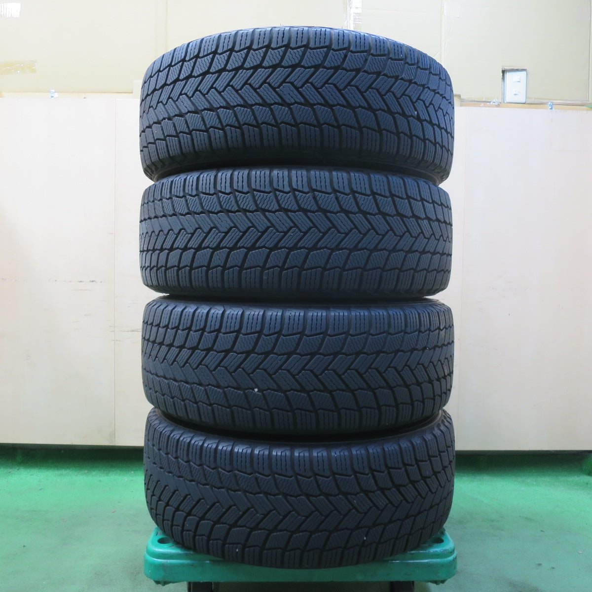 バリ溝！22年！9.5分★BMW 等 AGA TAS WELT 225/45R18 スタッドレス ミシュラン X-ICE SNOW 18インチ ヴェルト PCD120/5H★5061804イス