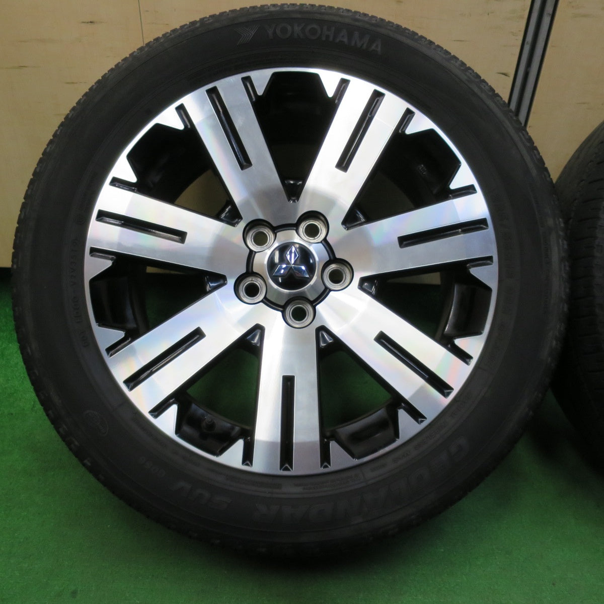 *送料無料* キレイ★三菱 デリカ D:5 純正 225/55R18 ヨコハマ ジオランダー SUV G055 18インチ PCD114.3/5H D5★4061403イノ