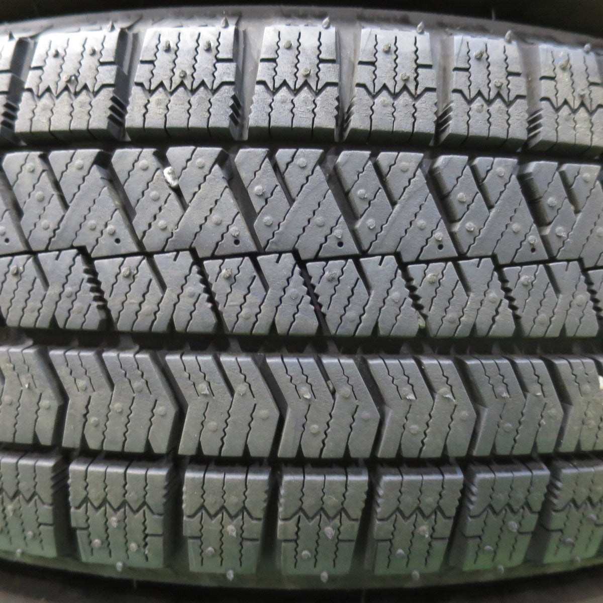 [送料無料] バリ溝！23年！キレイ！ほぼ10分★スタッドレス 175/60R16 ブリヂストン ブリザック VRX2 JOKER ジョーカー 16インチ PCD100/4H★5011805イス