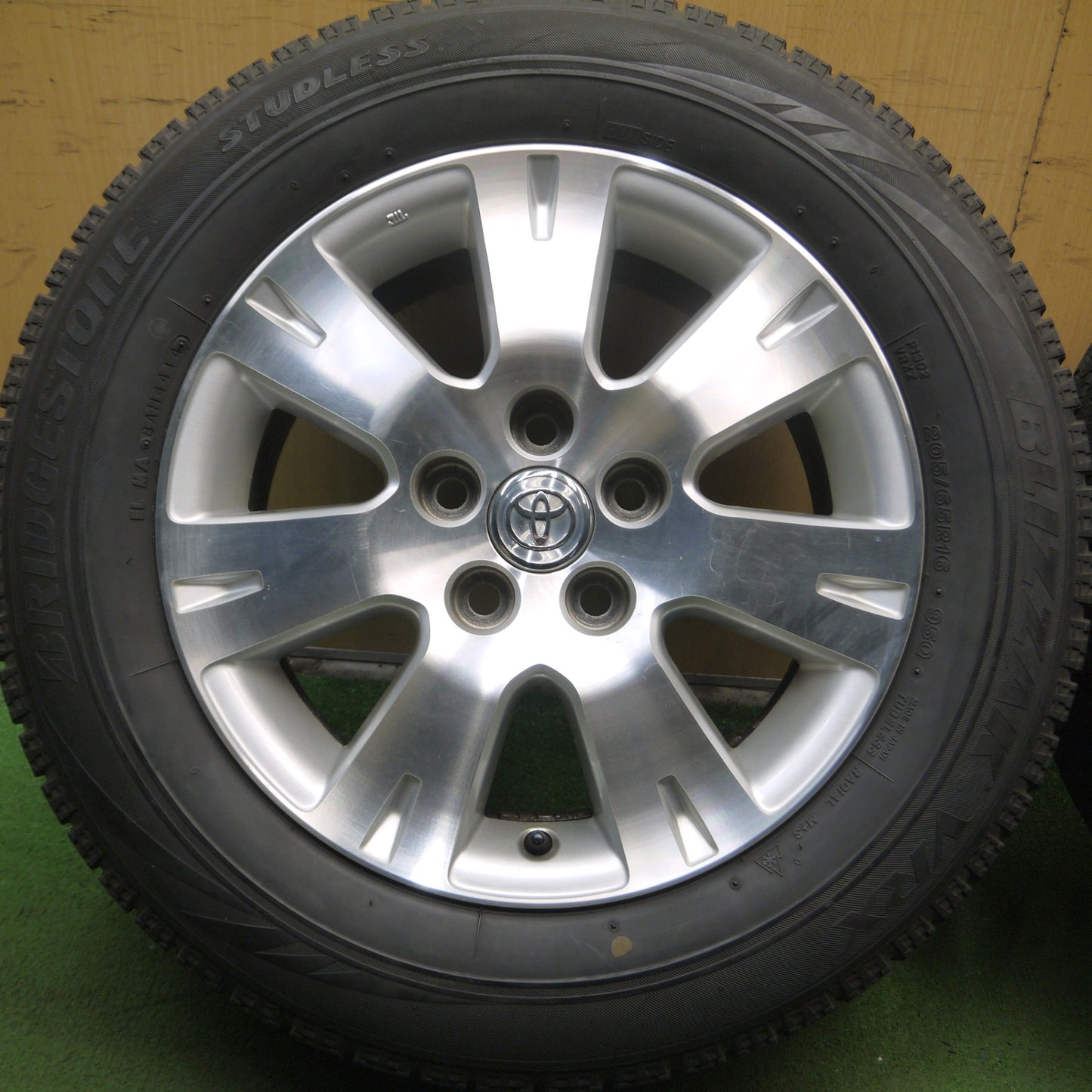*送料無料* 4本価格★トヨタ 10系 アルファード 純正 205/65R16 スタッドレス ブリヂストン ブリザック VRX 16インチ PCD114.3/5H★4060701Hス