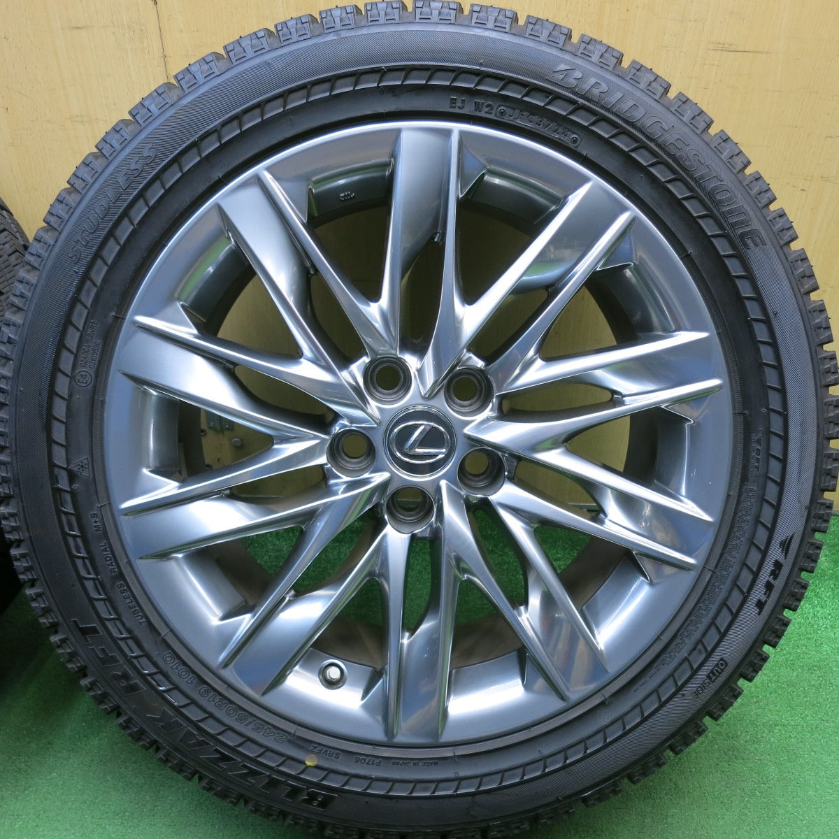 センサー付！バリ溝！24年！キレイ！9.5分★レクサス LS バージョンL 純正 245/50R19 スタッドレス ブリヂストン ブリザック RFT 19インチ PCD120/5H★6050305HAス